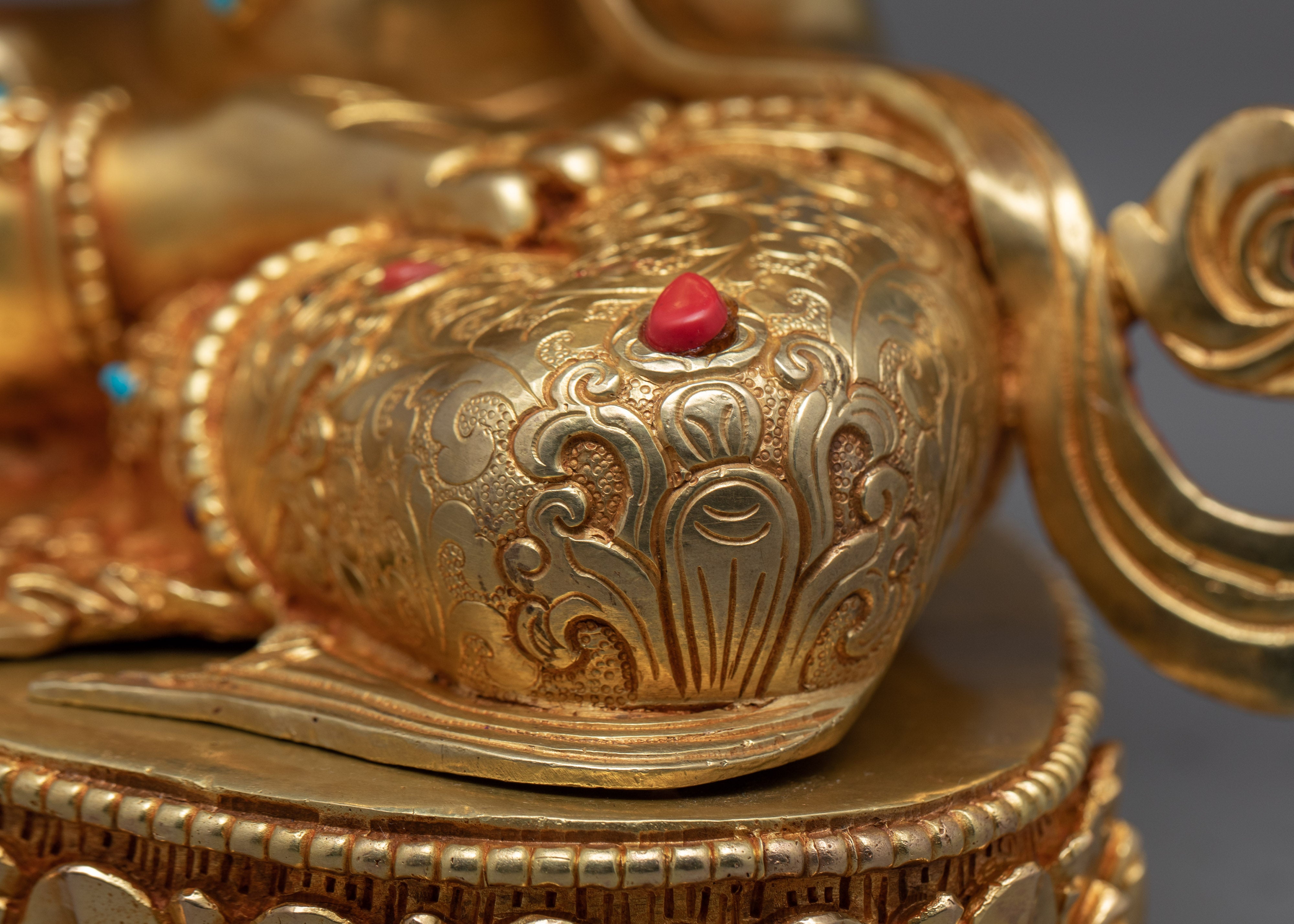 Religious Statue For Mantra Avalokitesvara | Gold Gilded Statue For Meditation