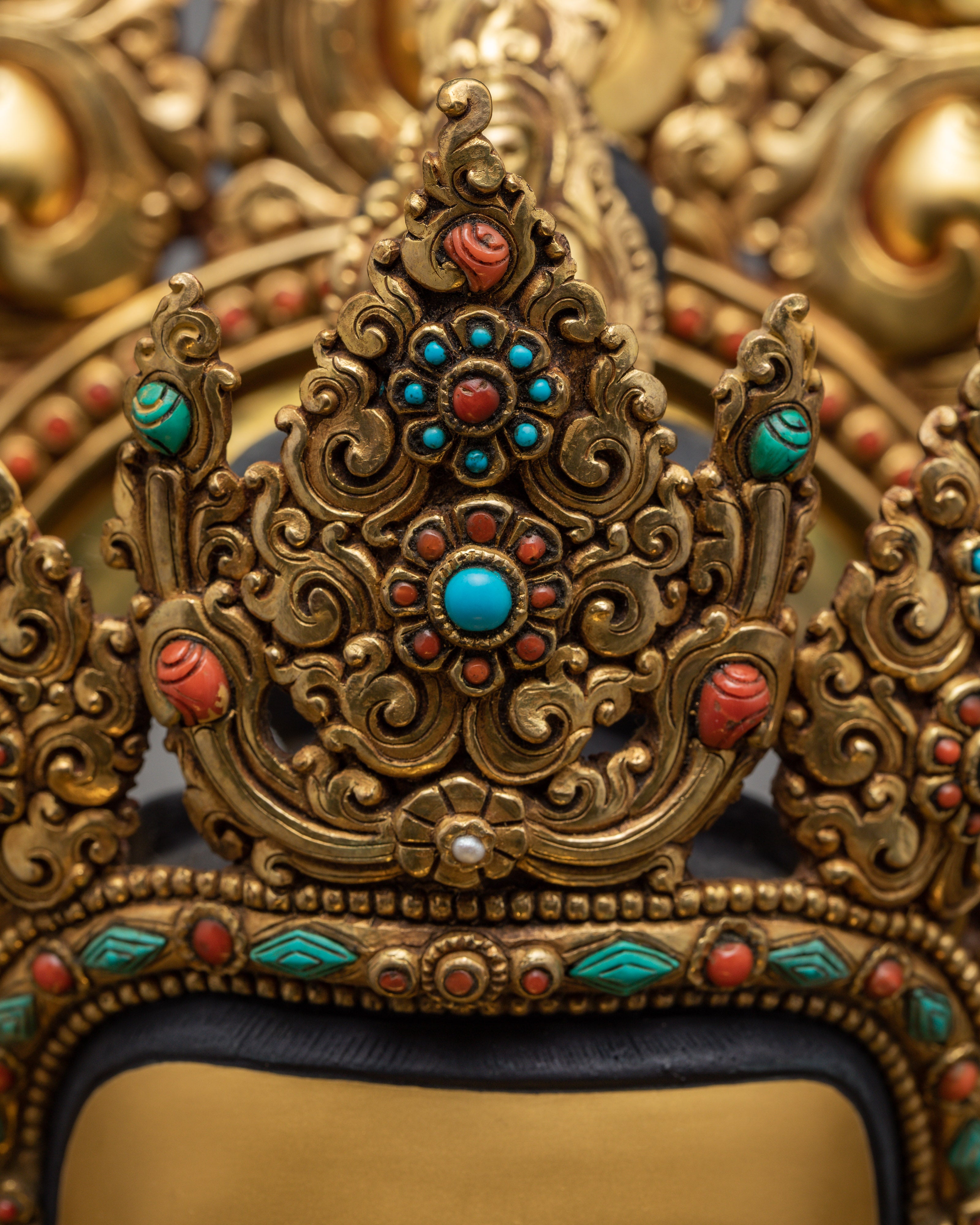 Avalokiteshvara Statue | Bodhisattva Chenrezig Statue| Hand-Carved Gold Gilded Statue