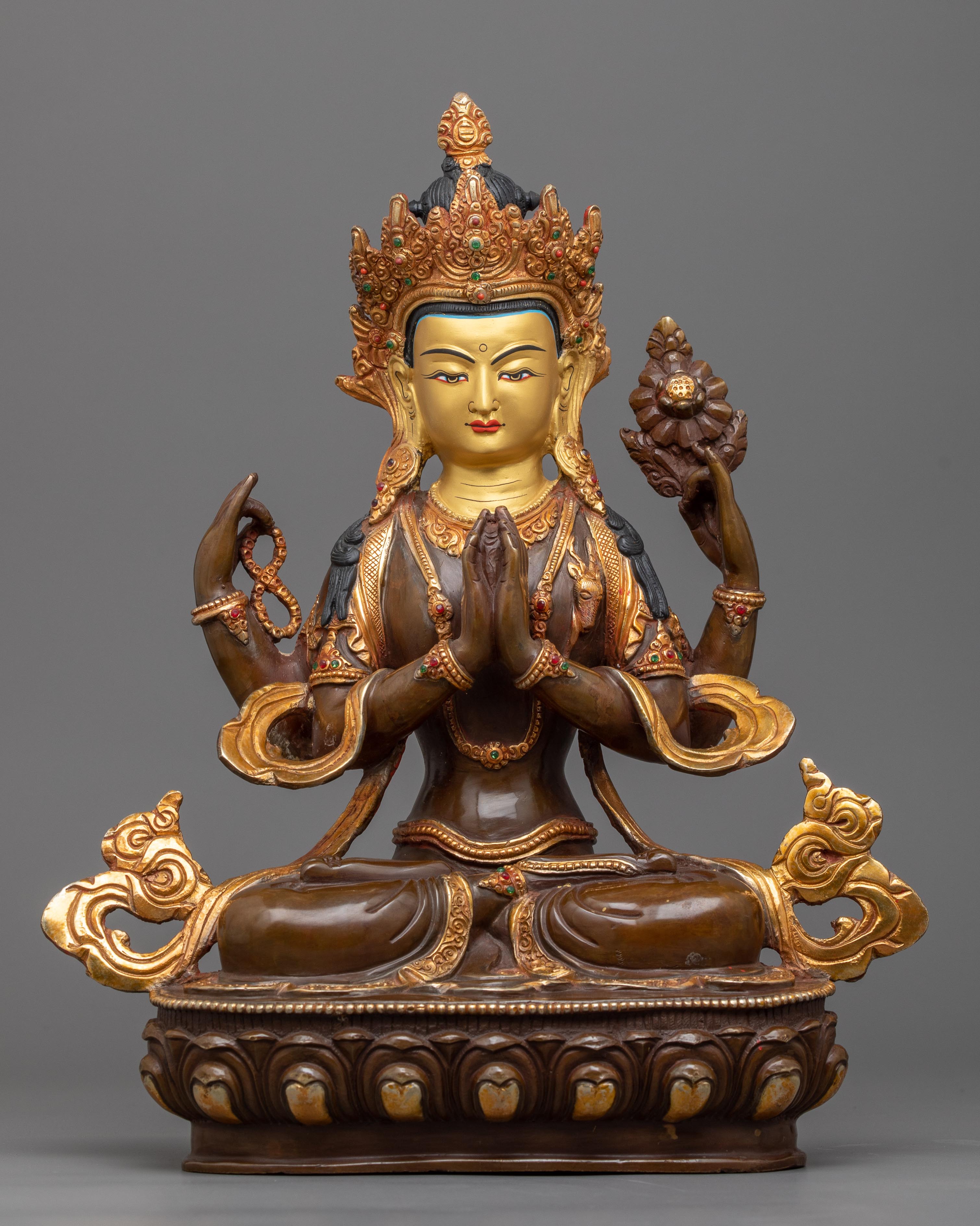 Chenrezig many armed statue