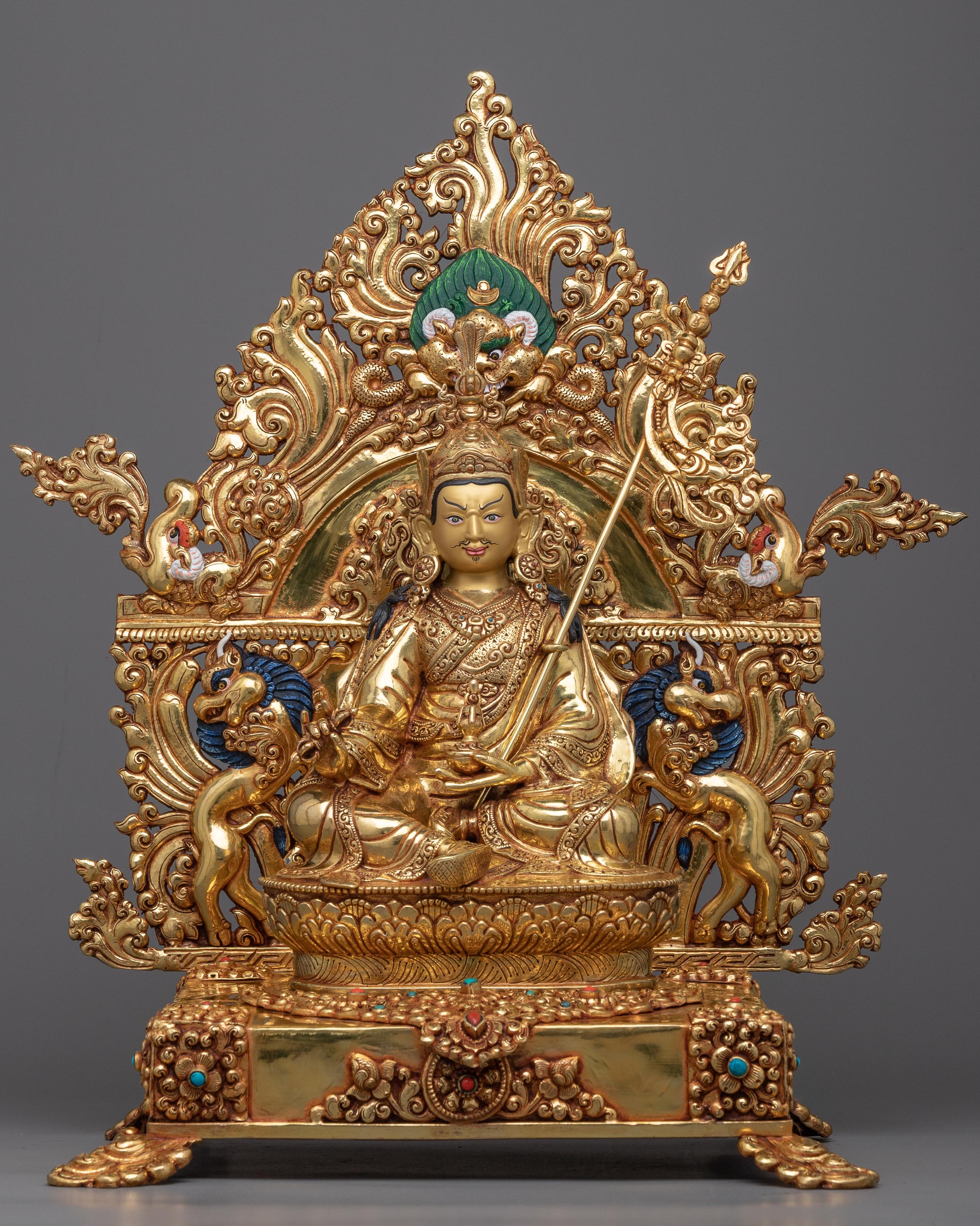 guru rinpoche image in form of statue