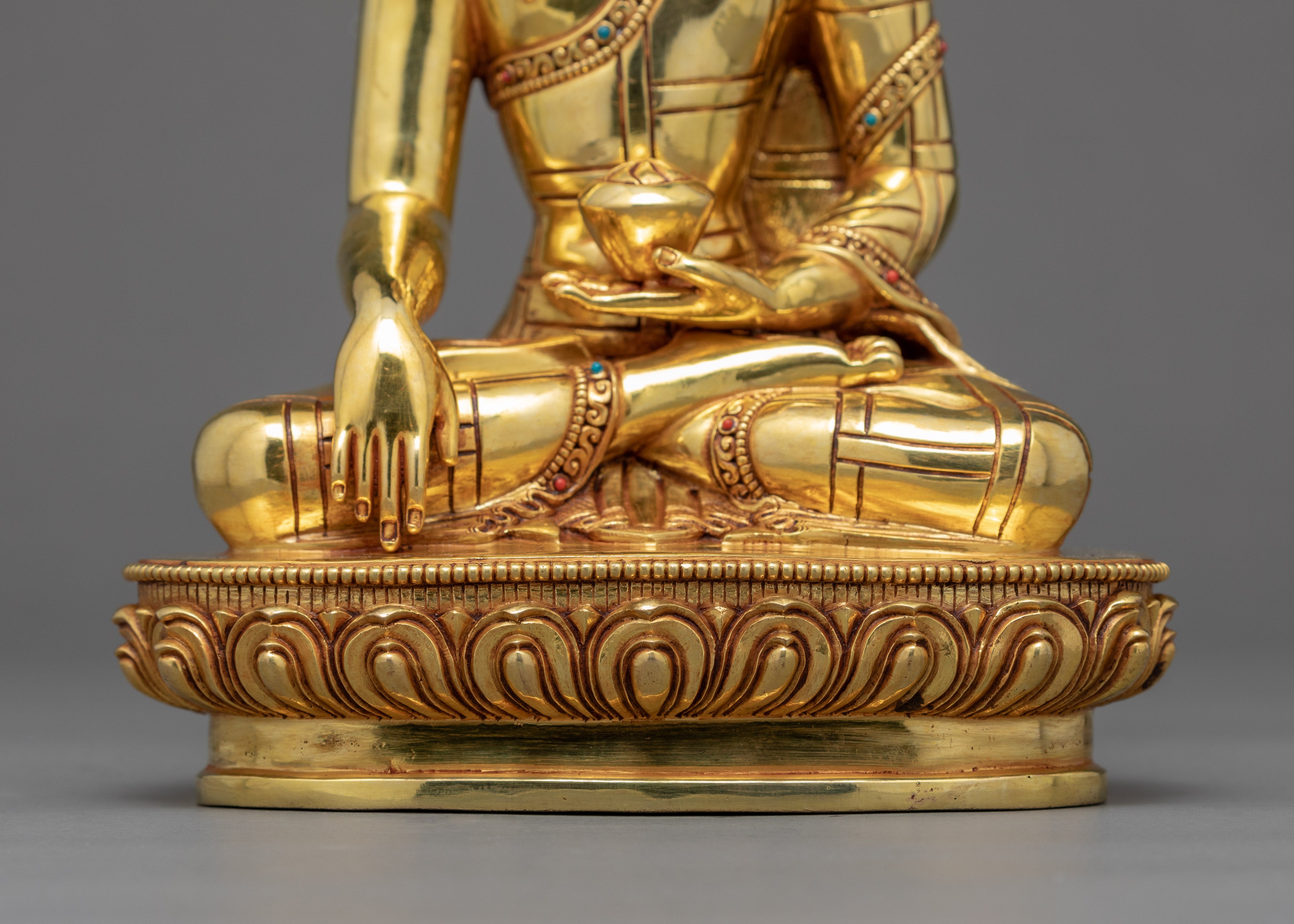 Siddhartha Gautama Statue | Traditional Buddha Sculpture