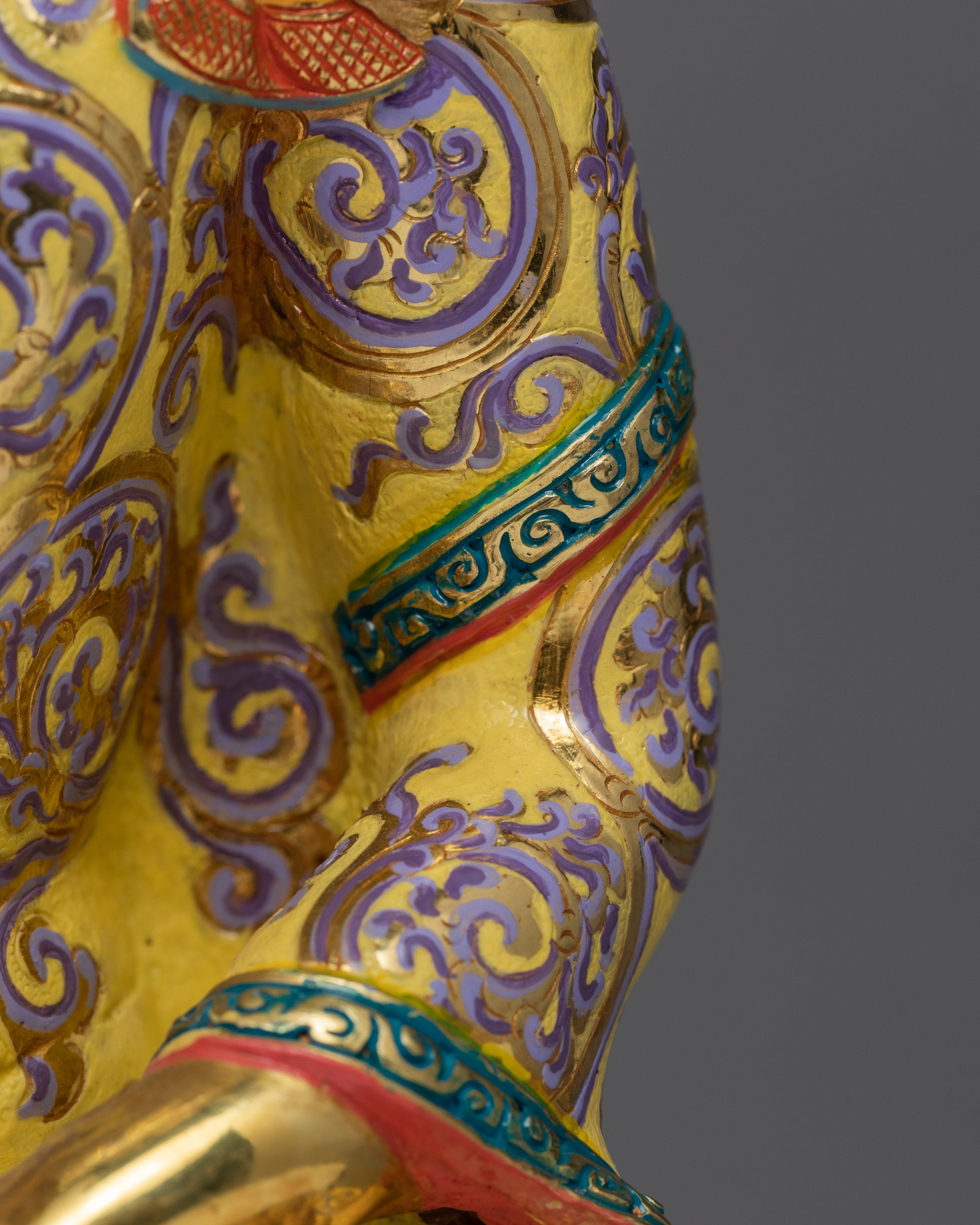 Buddha Shakyamuni Statue in Gold | Handmade Statue