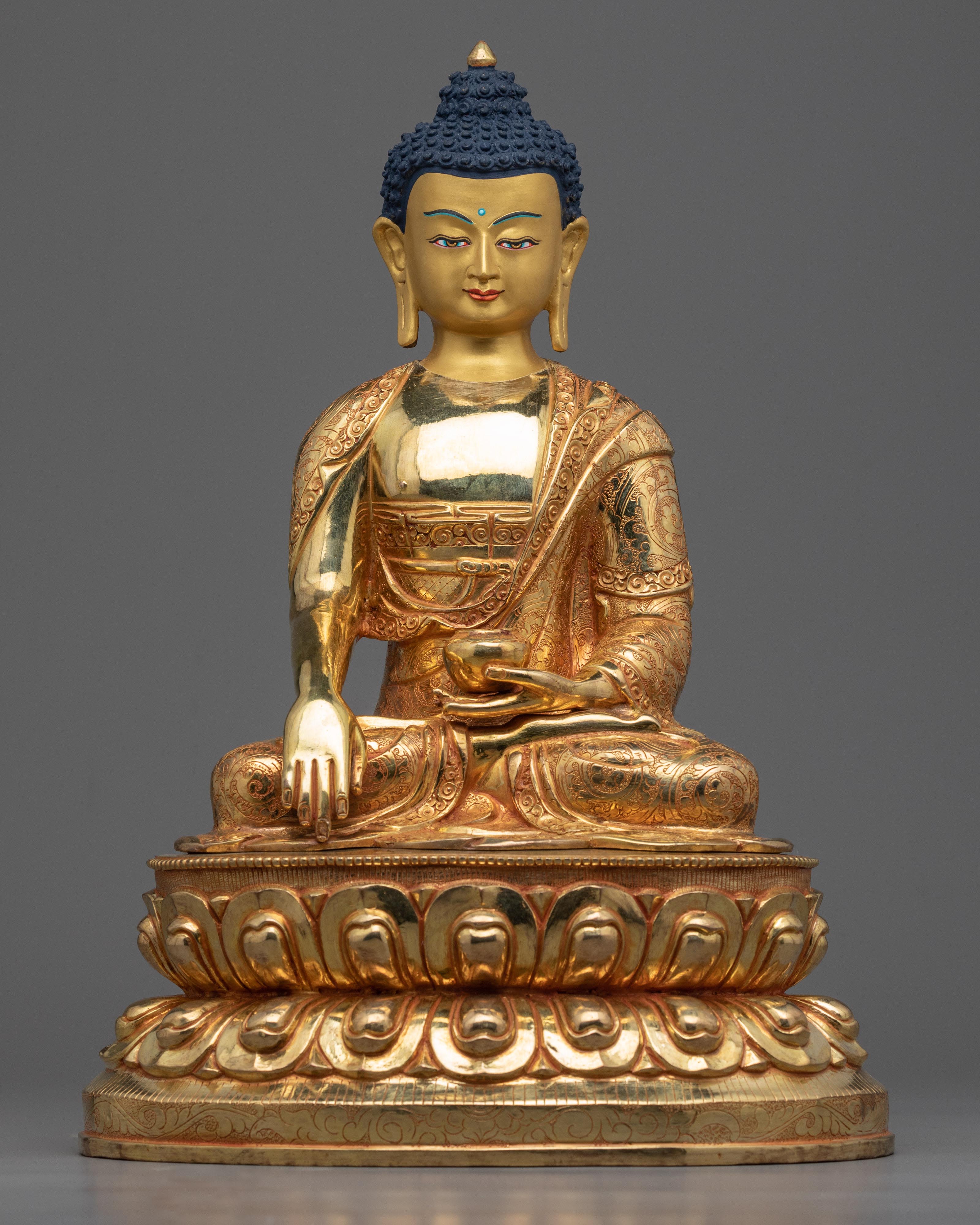 buddha shakyamuni seated in meditation