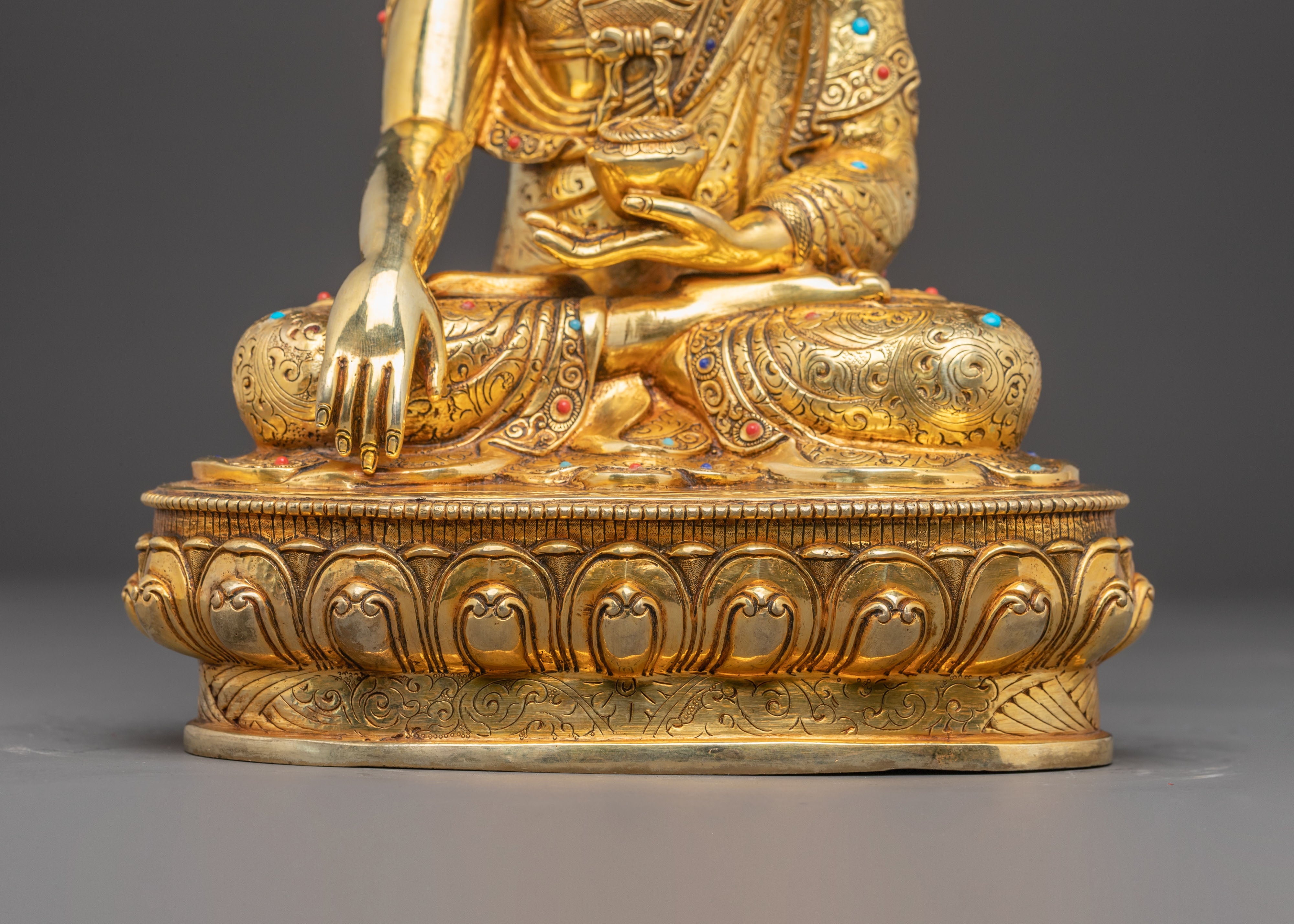 Shakyamuni Buddha Statue: Symbol of Power and Wisdom