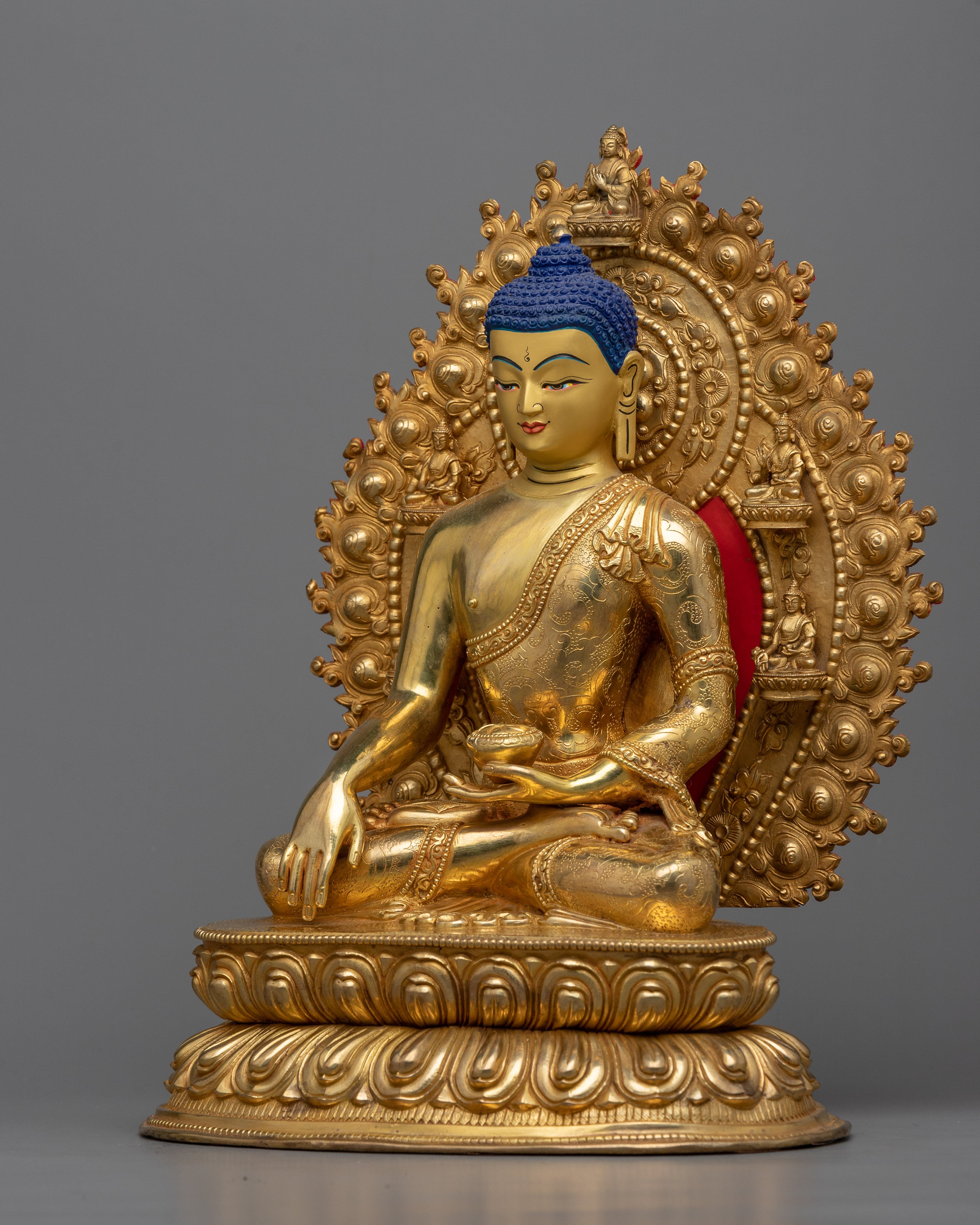serene shakyamuni-buddha