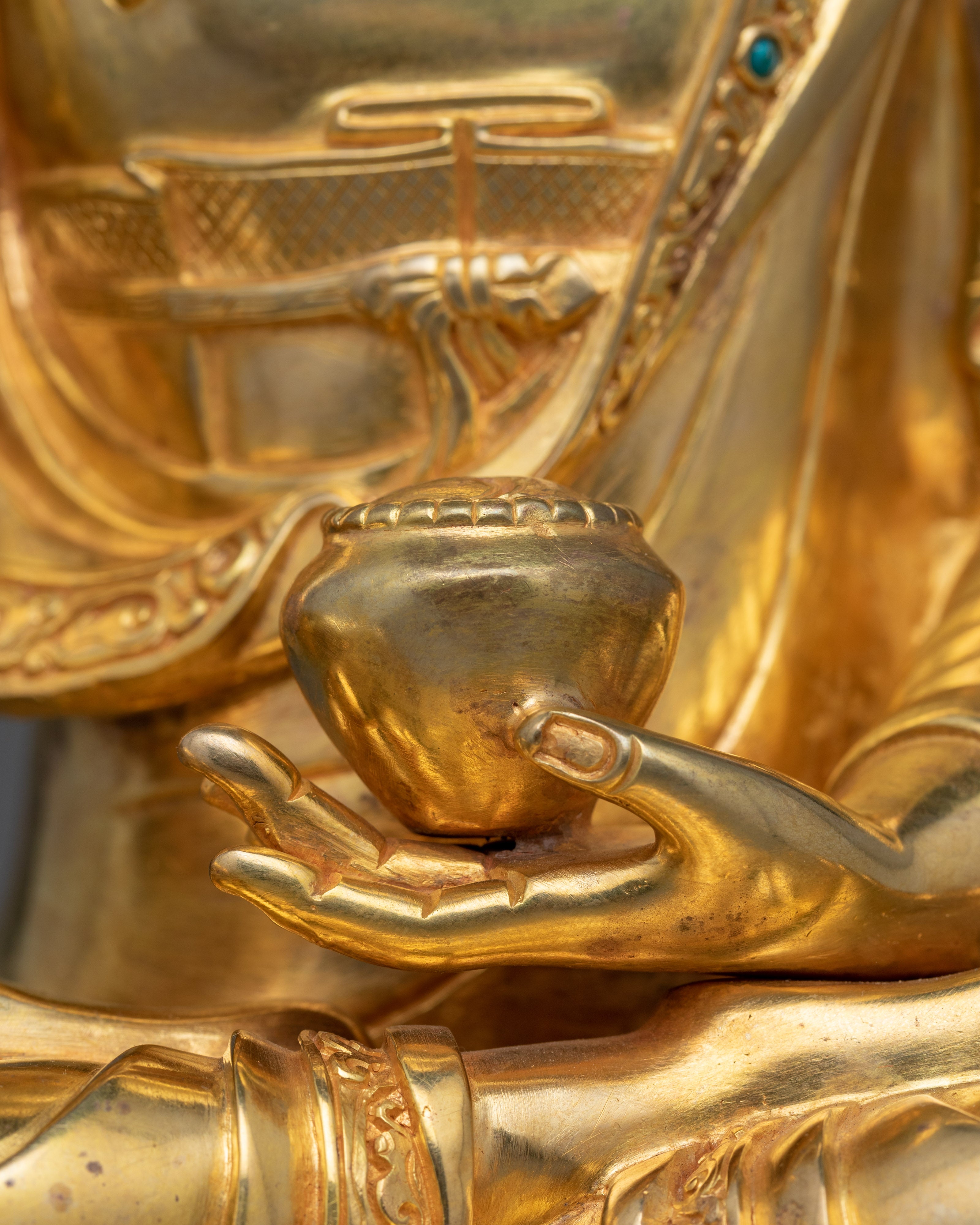 Golden Shakyamuni Buddha Decor Figurine | Symbol of Calm and Reflection