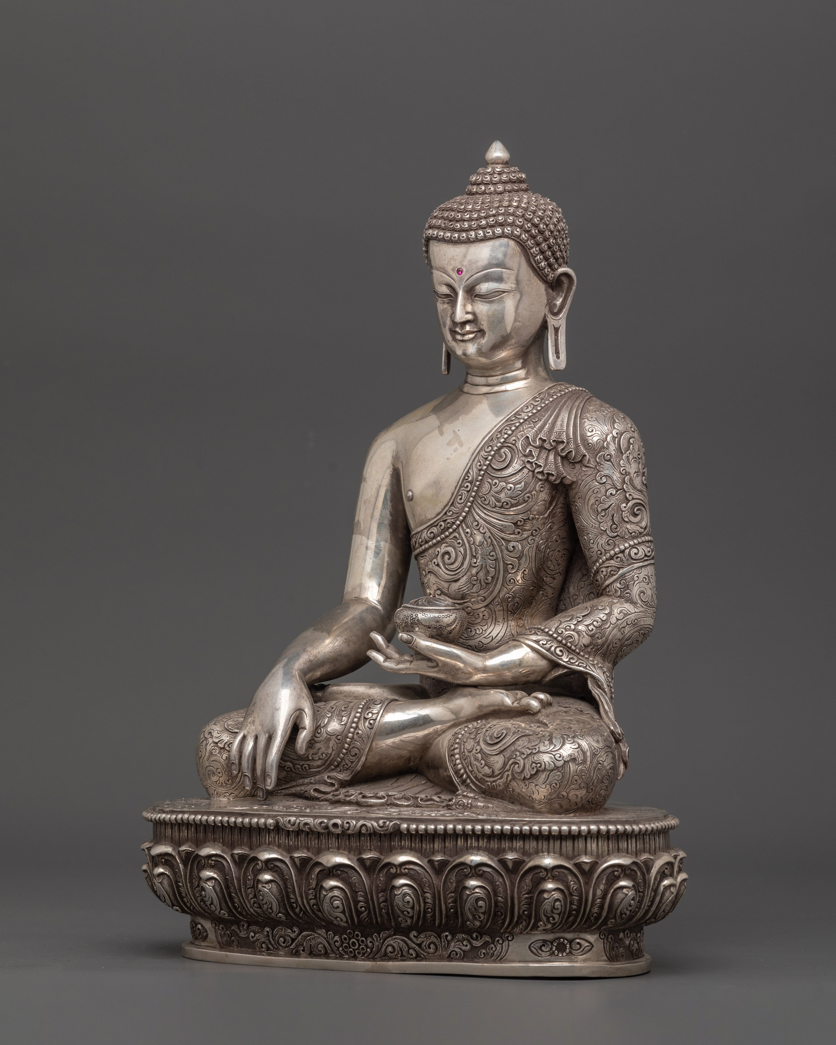 Traditional Buddhist Statue of Shakyamuni Buddha | The World-Honored One