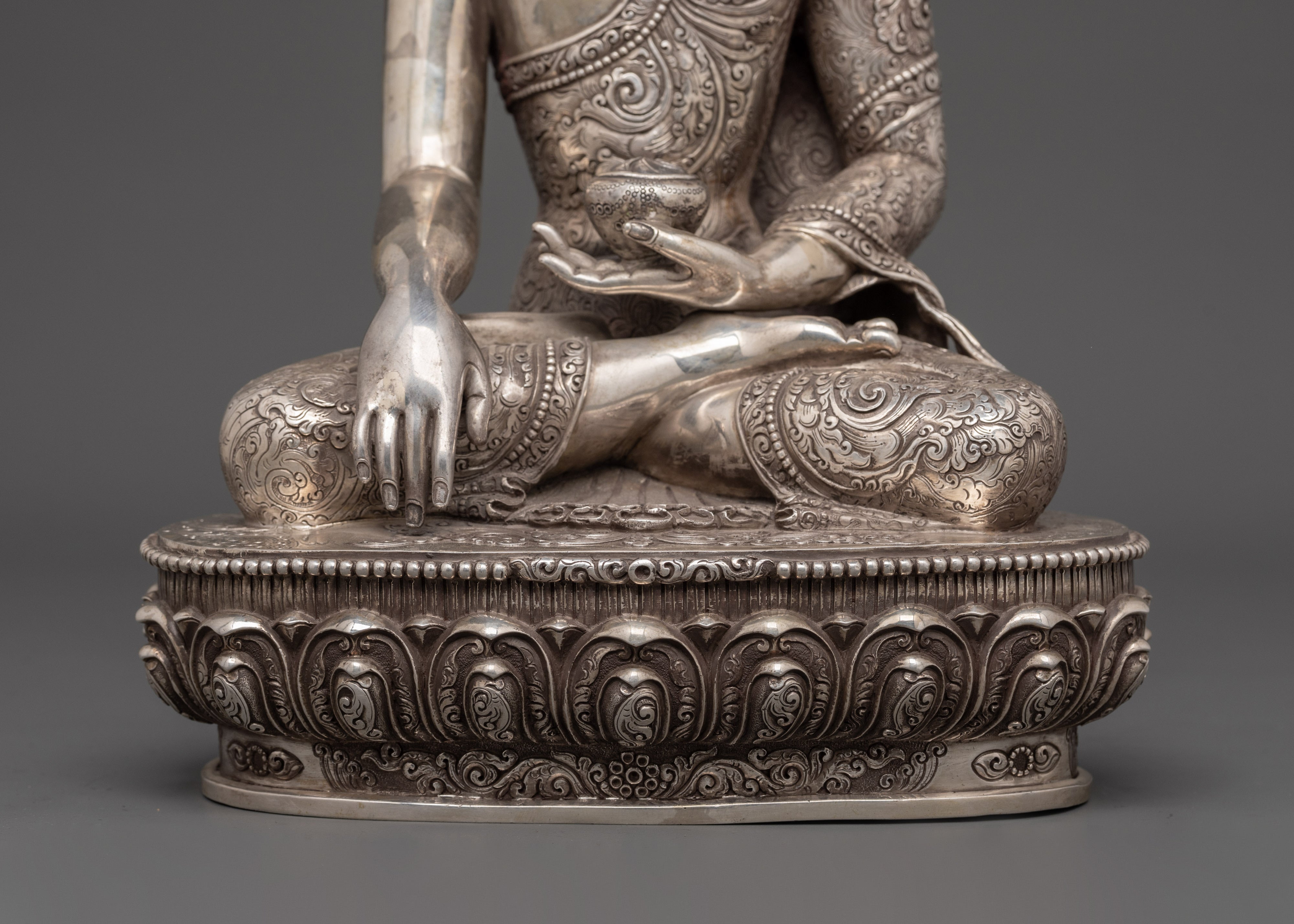 Traditional Buddhist Statue of Shakyamuni Buddha | The World-Honored One