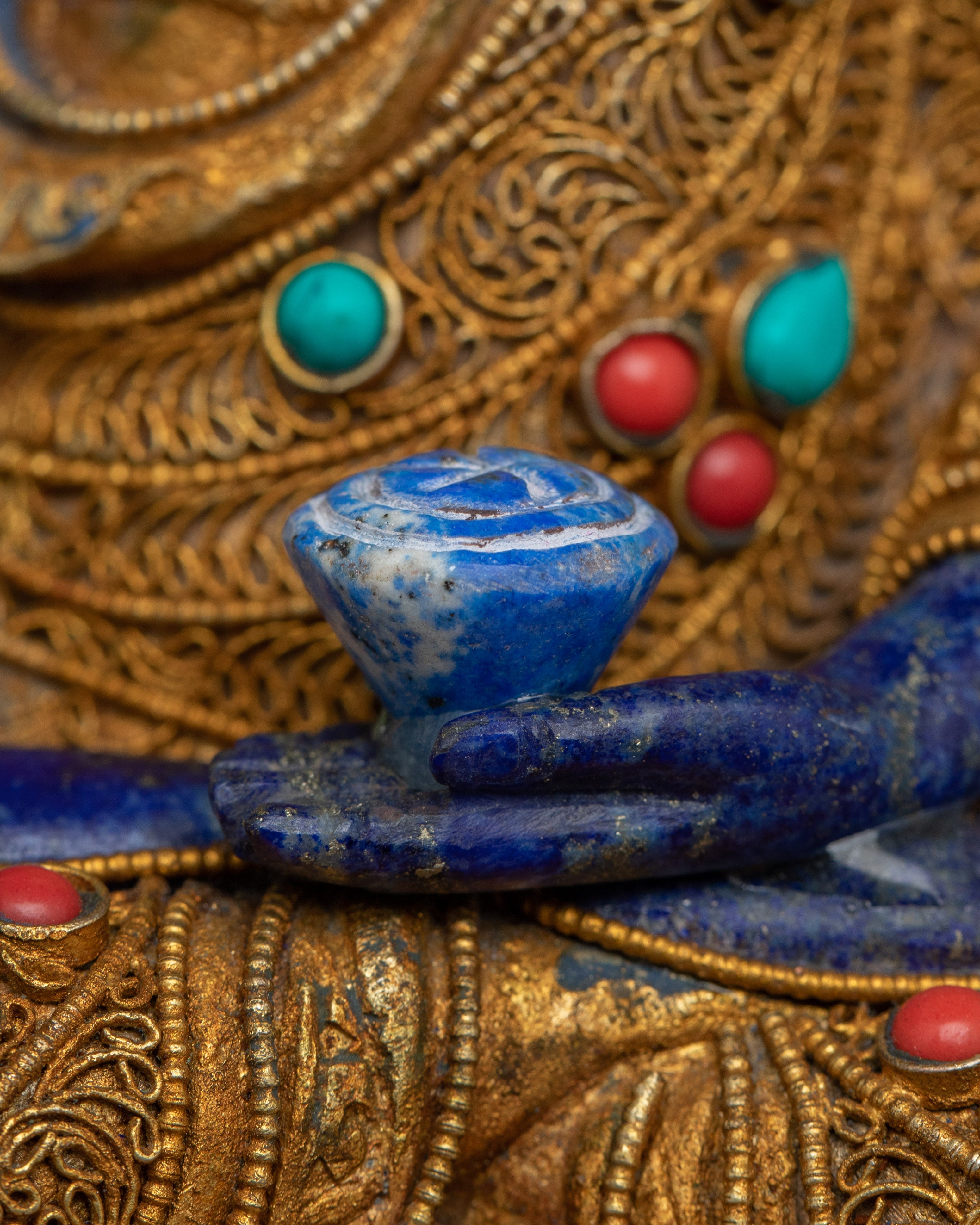 Statue of Shakyamuni Buddha on throne | Beautiful Throne