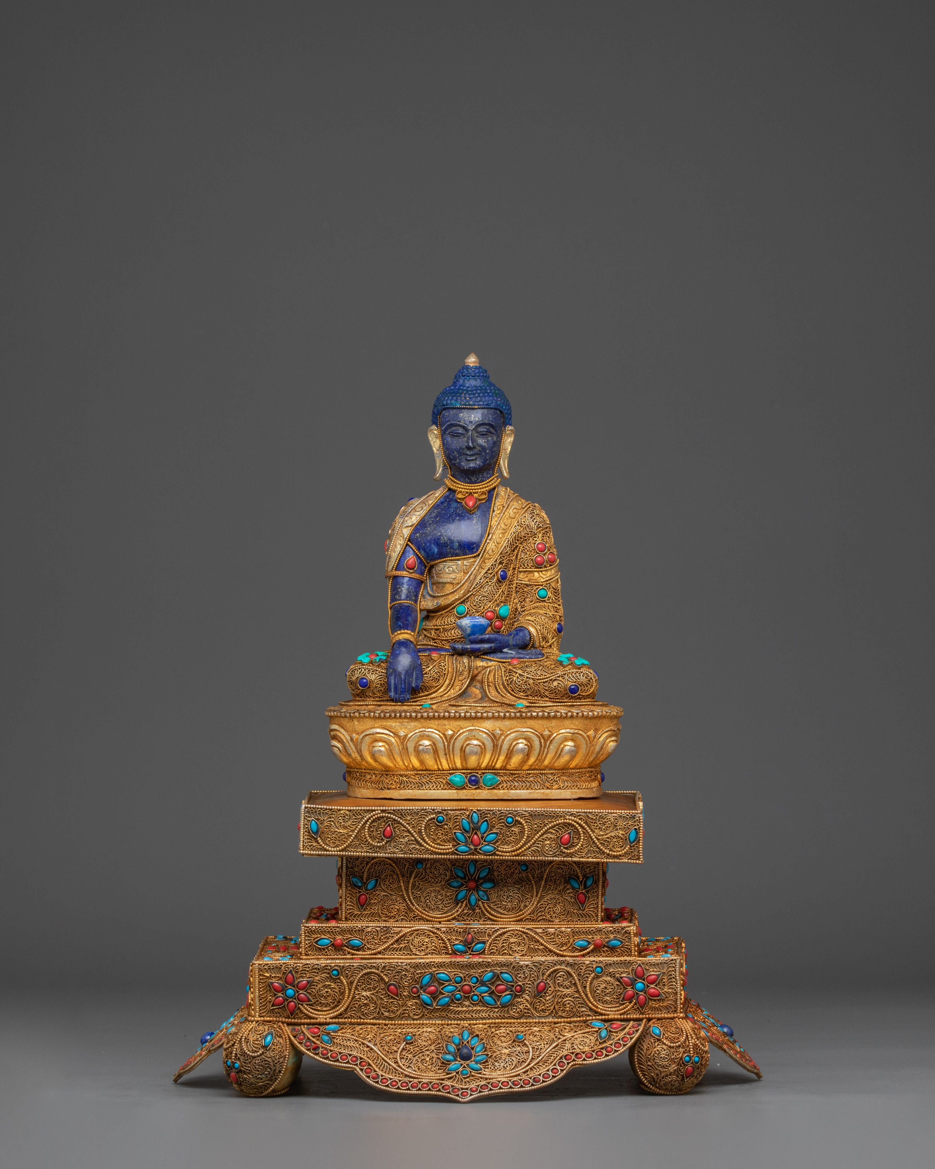 Statue of Shakyamuni Buddha on throne | Beautiful Throne