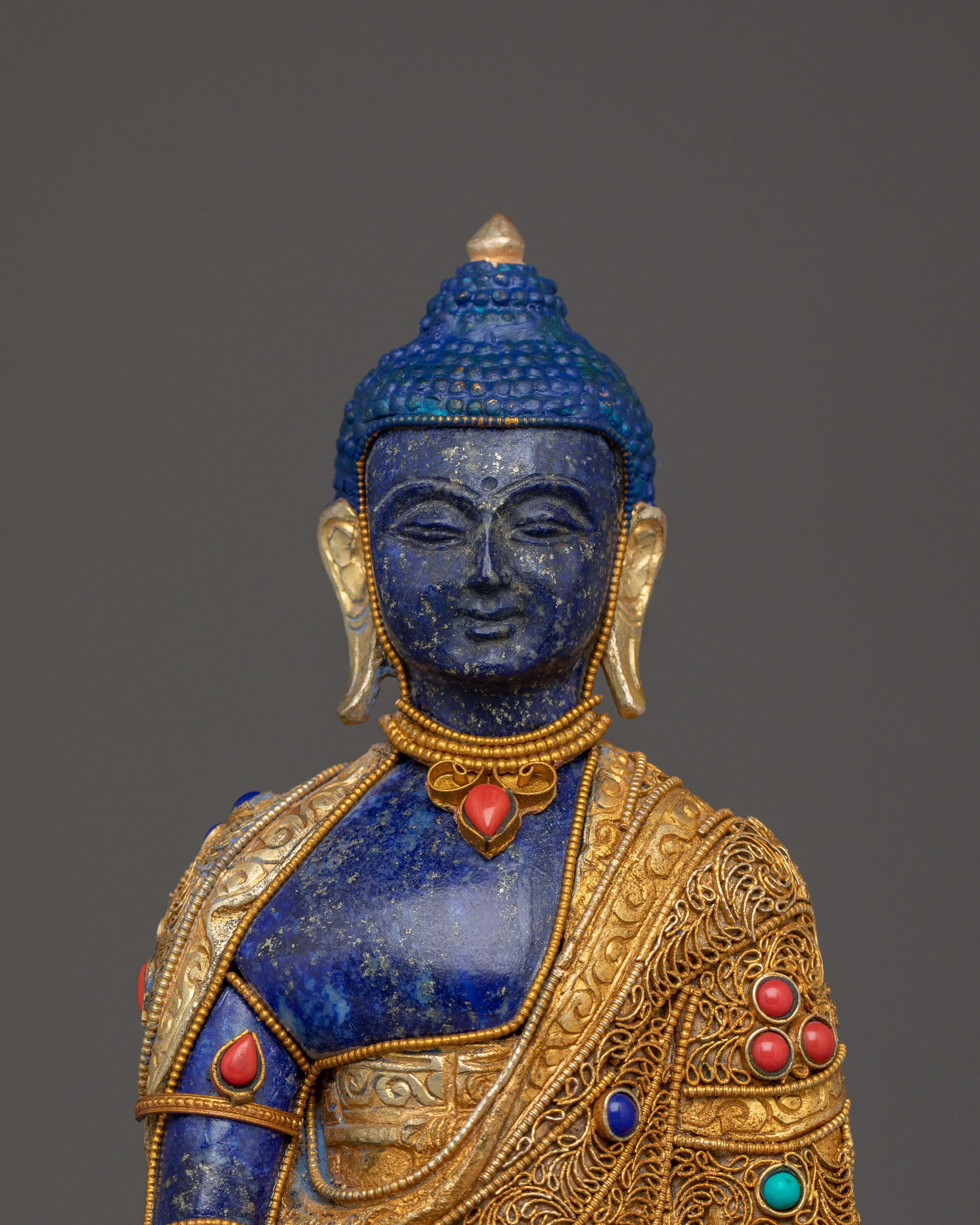 Statue of Shakyamuni Buddha on throne | Beautiful Throne