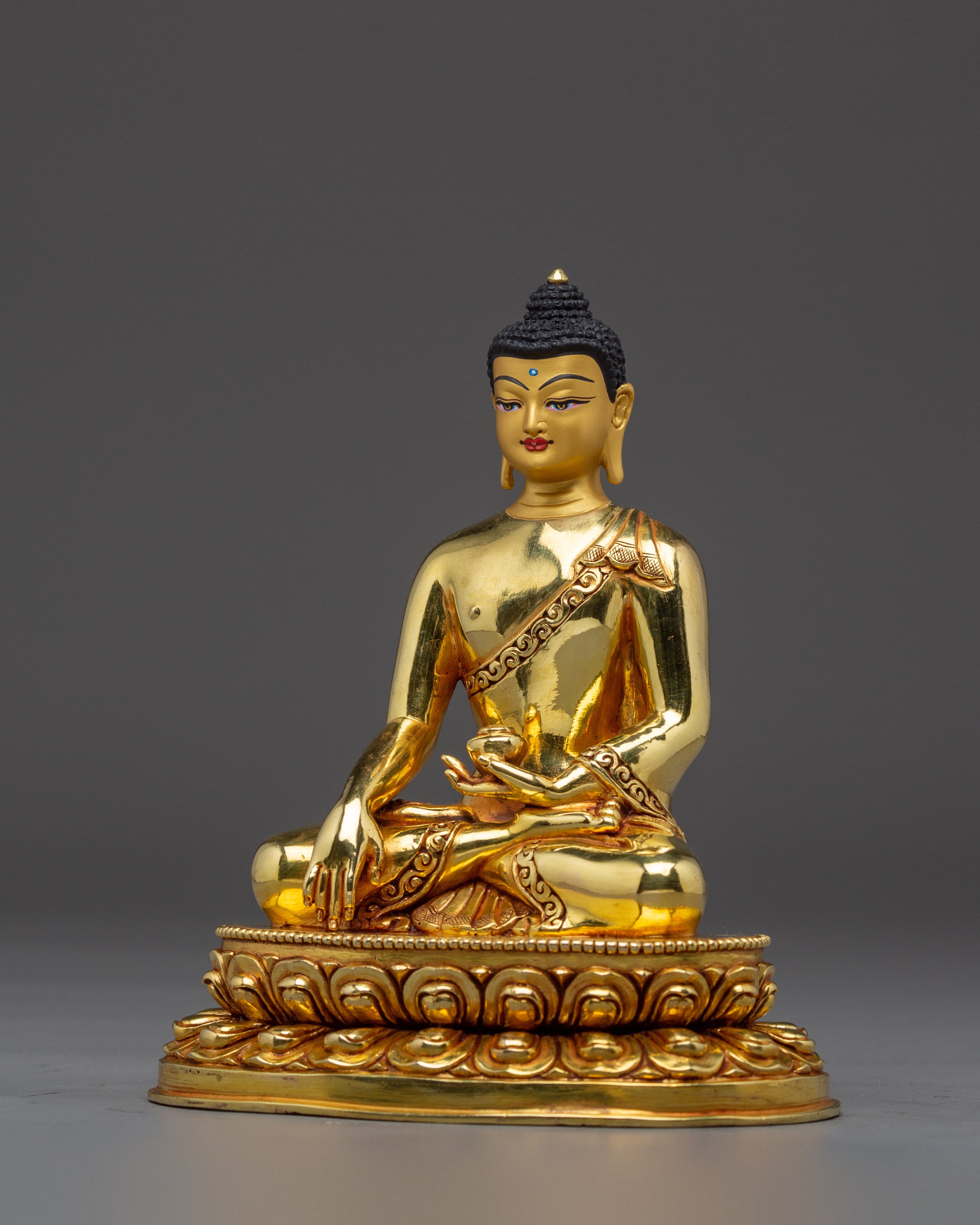 Traditional Serene Shakyamuni Buddha Sculpture | Enlightenment Symbol
