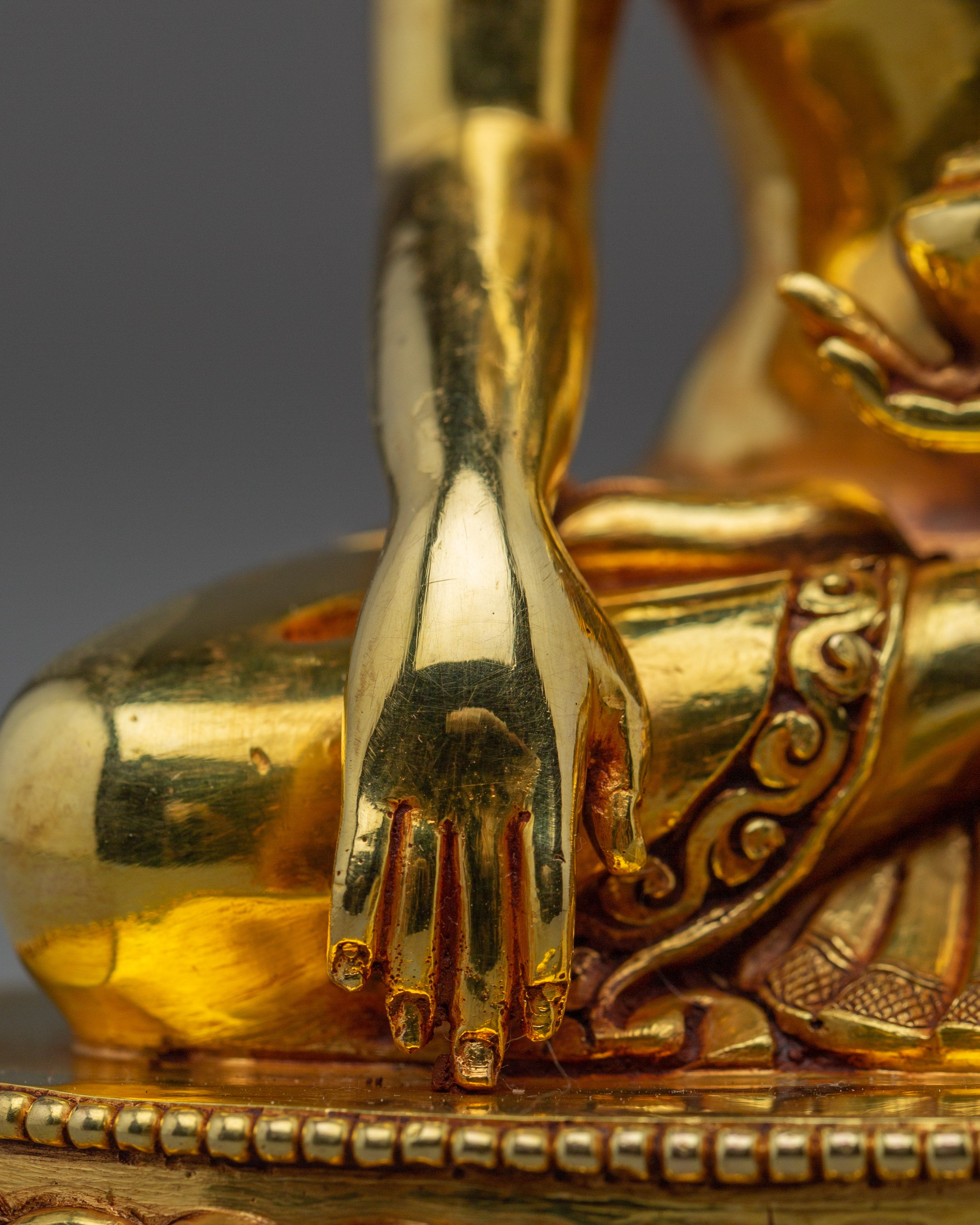 Traditional Serene Shakyamuni Buddha Sculpture | Enlightenment Symbol