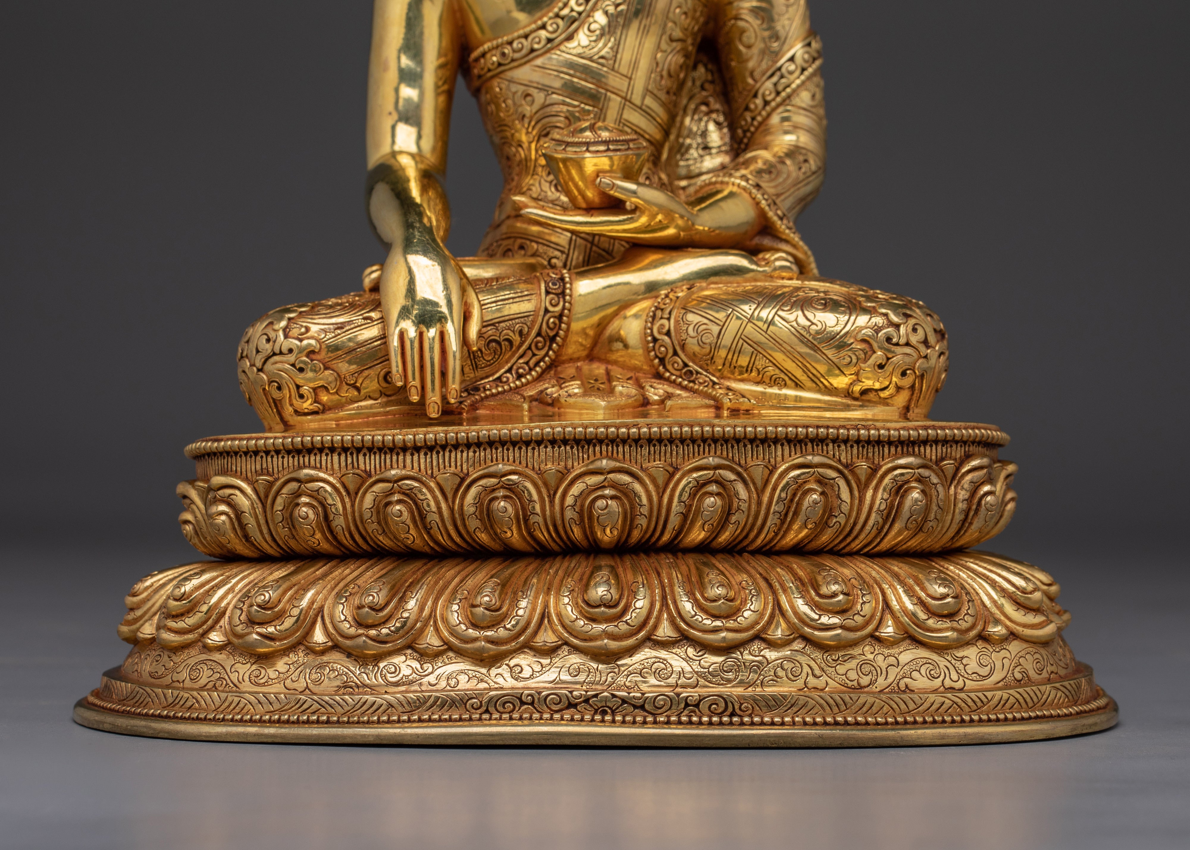 Enlightened Shakyamuni Buddha Spiritual Statue for Dharma Decor