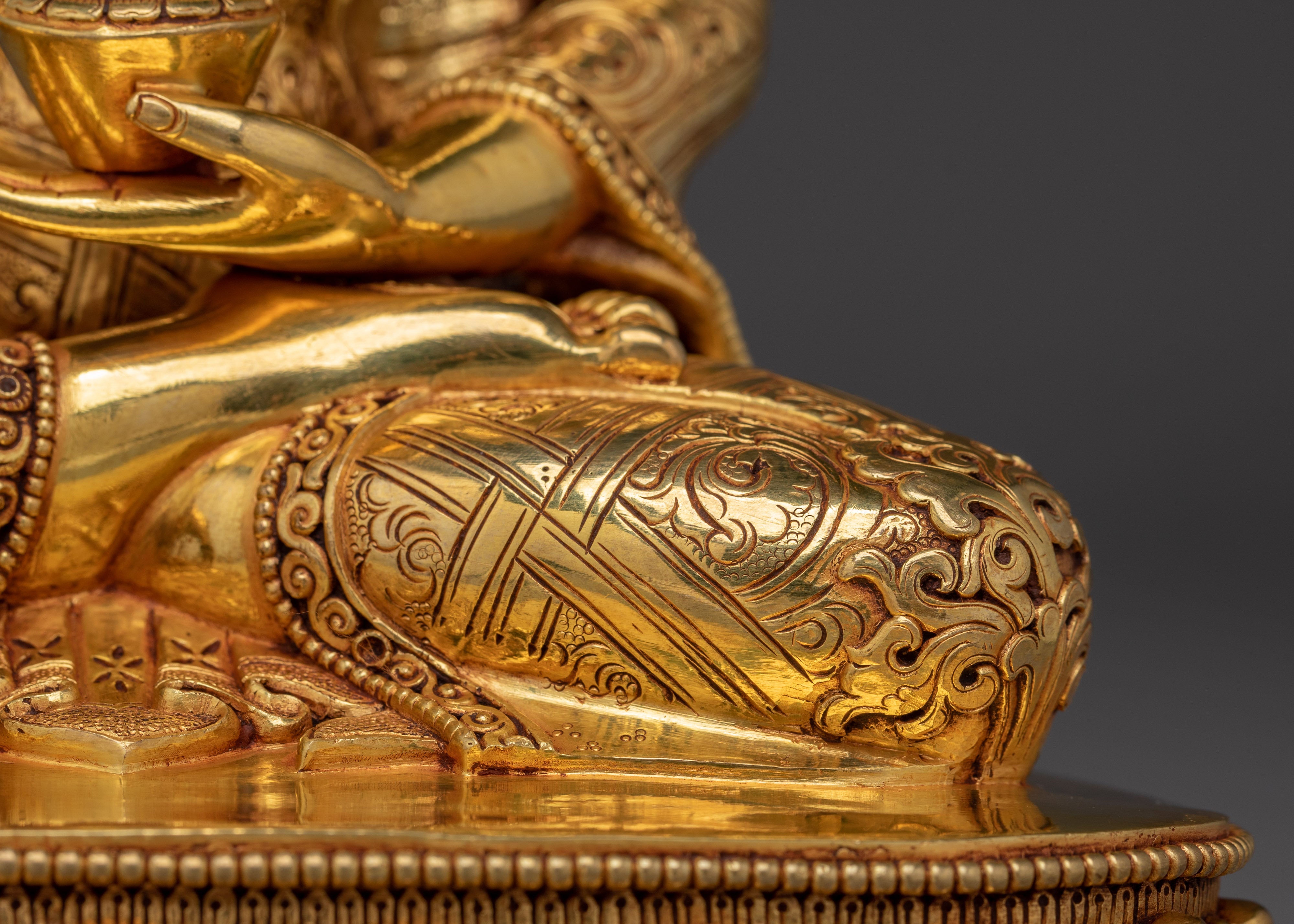 Enlightened Shakyamuni Buddha Spiritual Statue for Dharma Decor