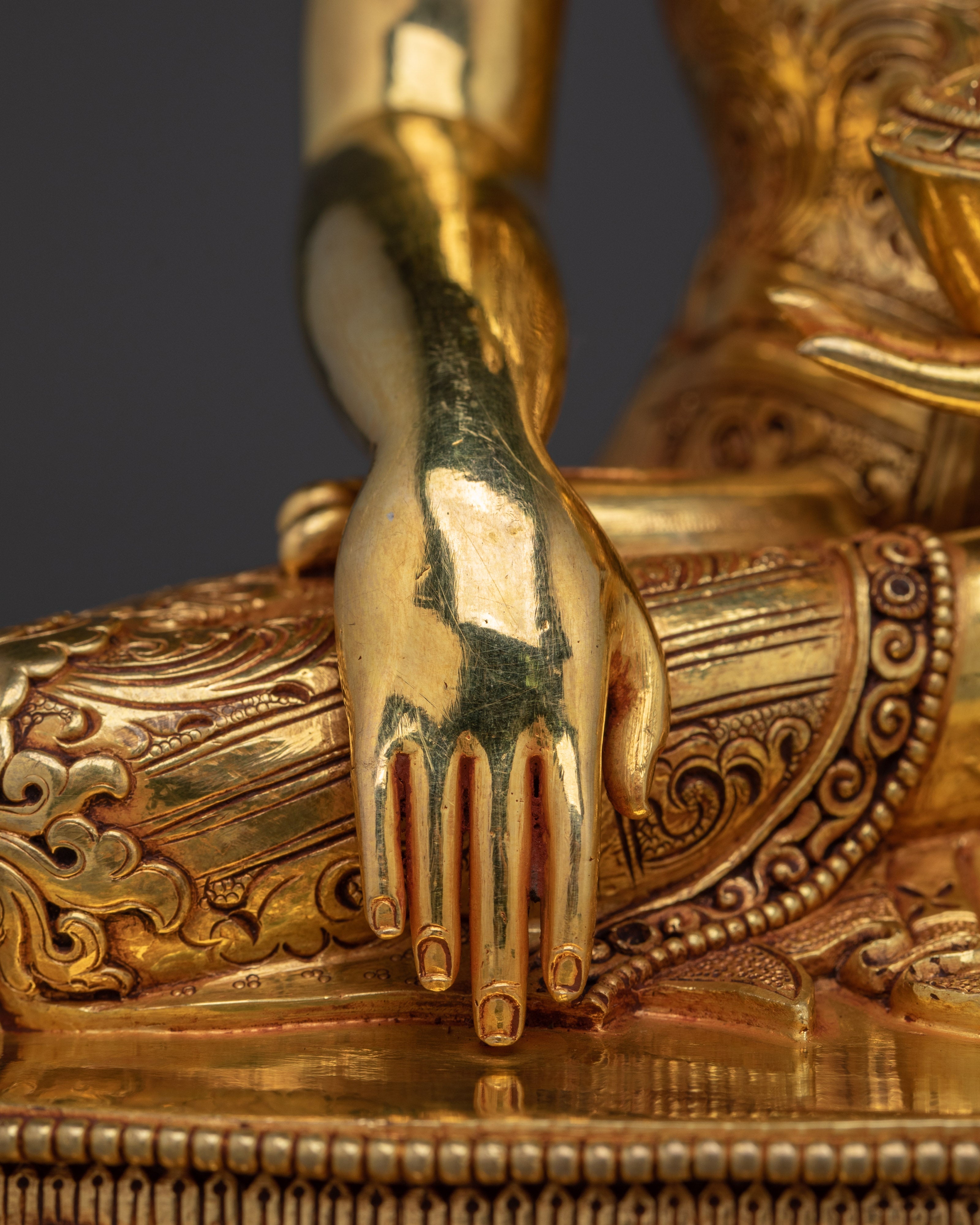 Enlightened Shakyamuni Buddha Spiritual Statue for Dharma Decor