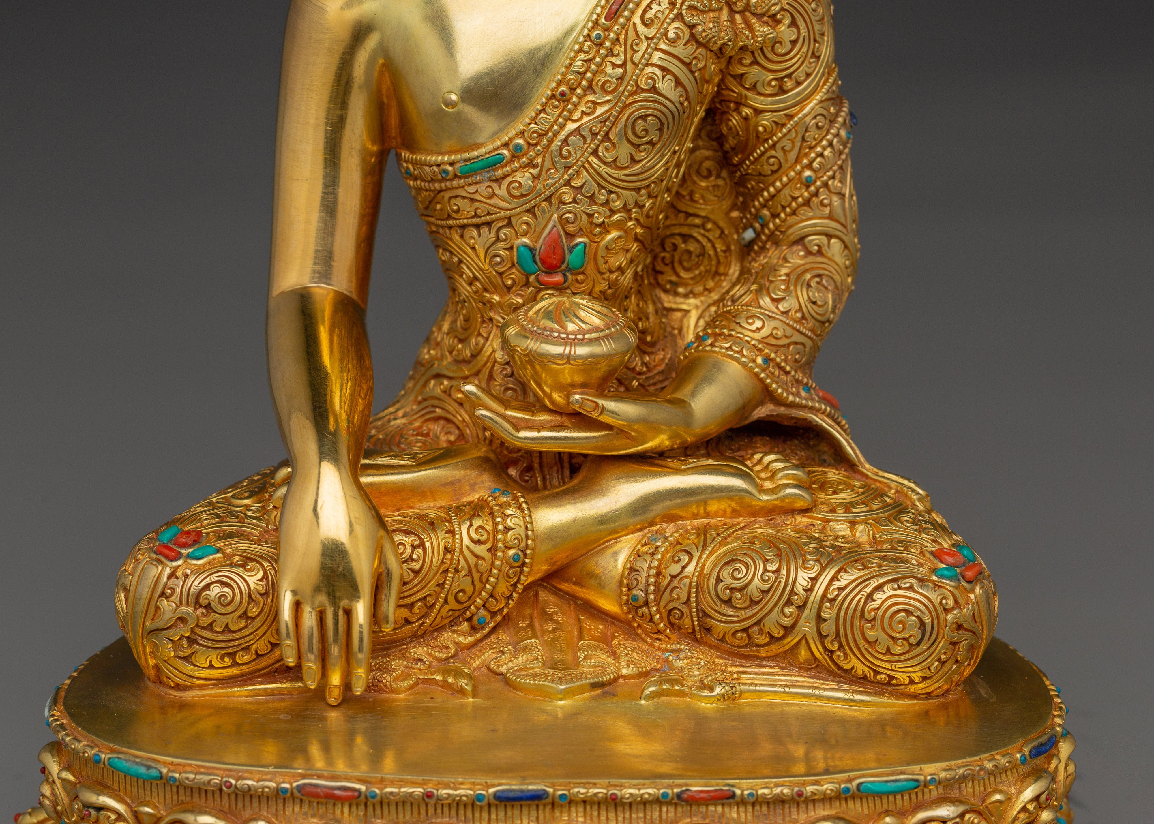 Spiritual Sculpture Shakyamuni Buddha | Peaceful Meditation Figure