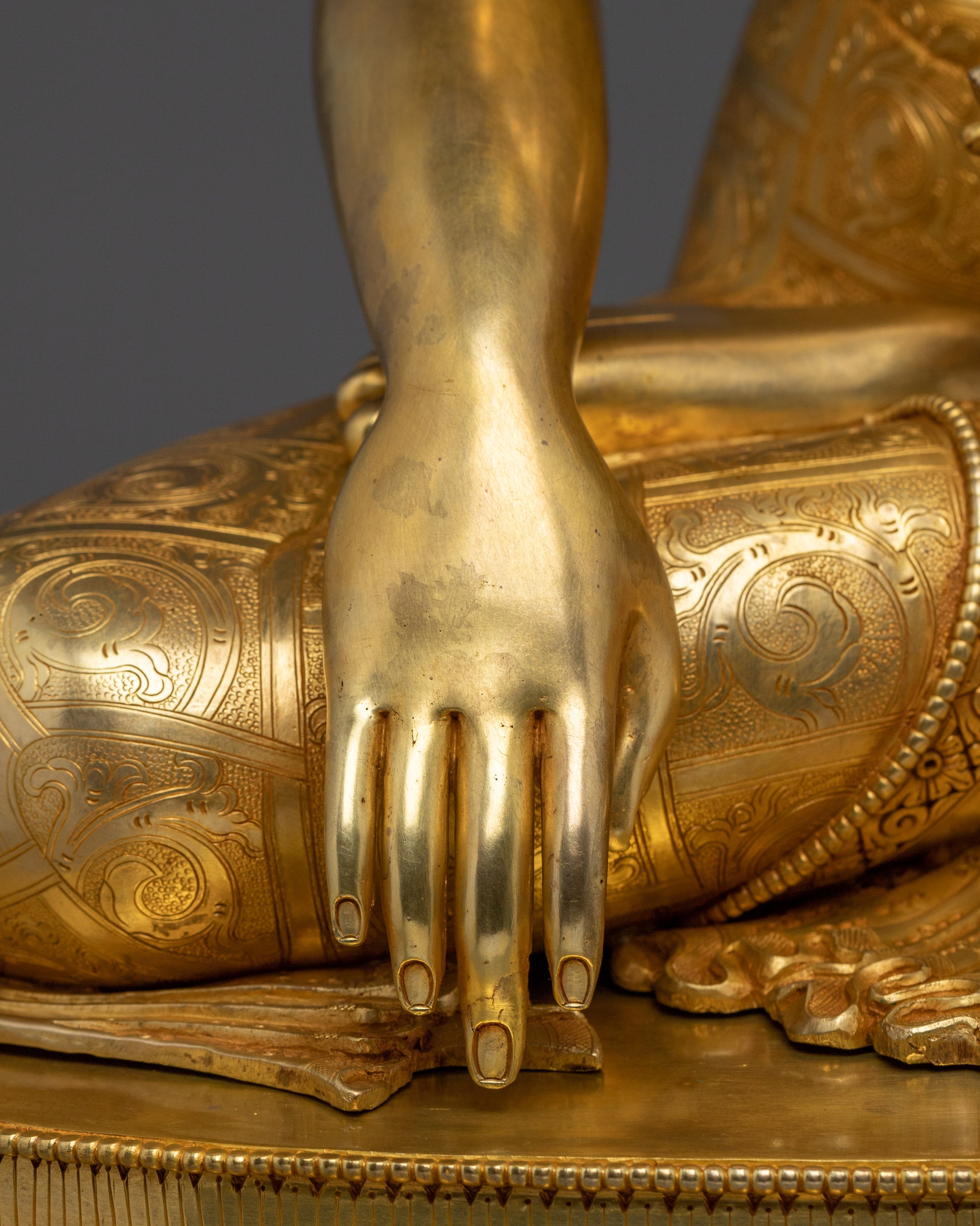 Shakyamuni Buddha Statue: The Founder of Buddhism