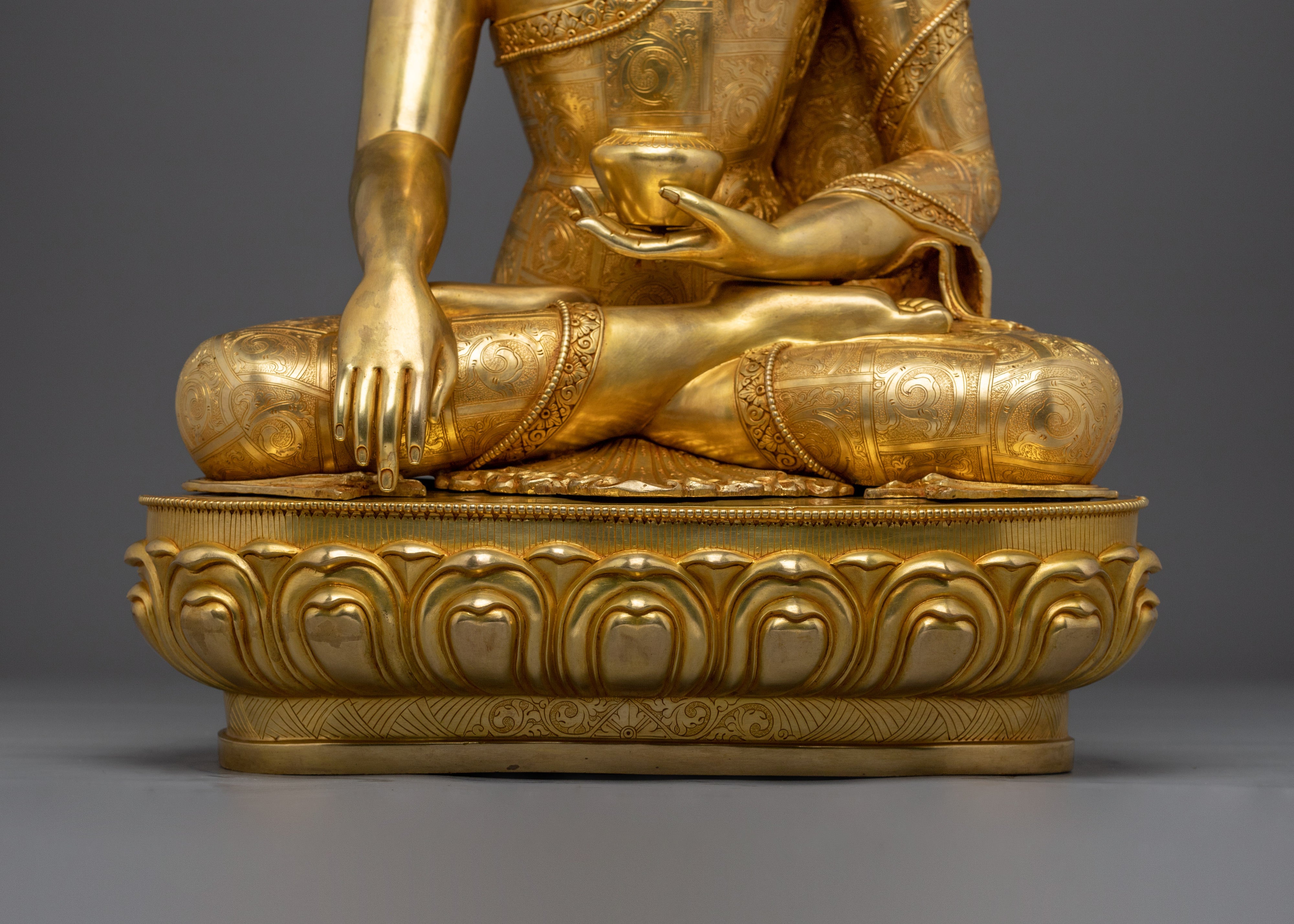 Shakyamuni Buddha Statue: The Founder of Buddhism