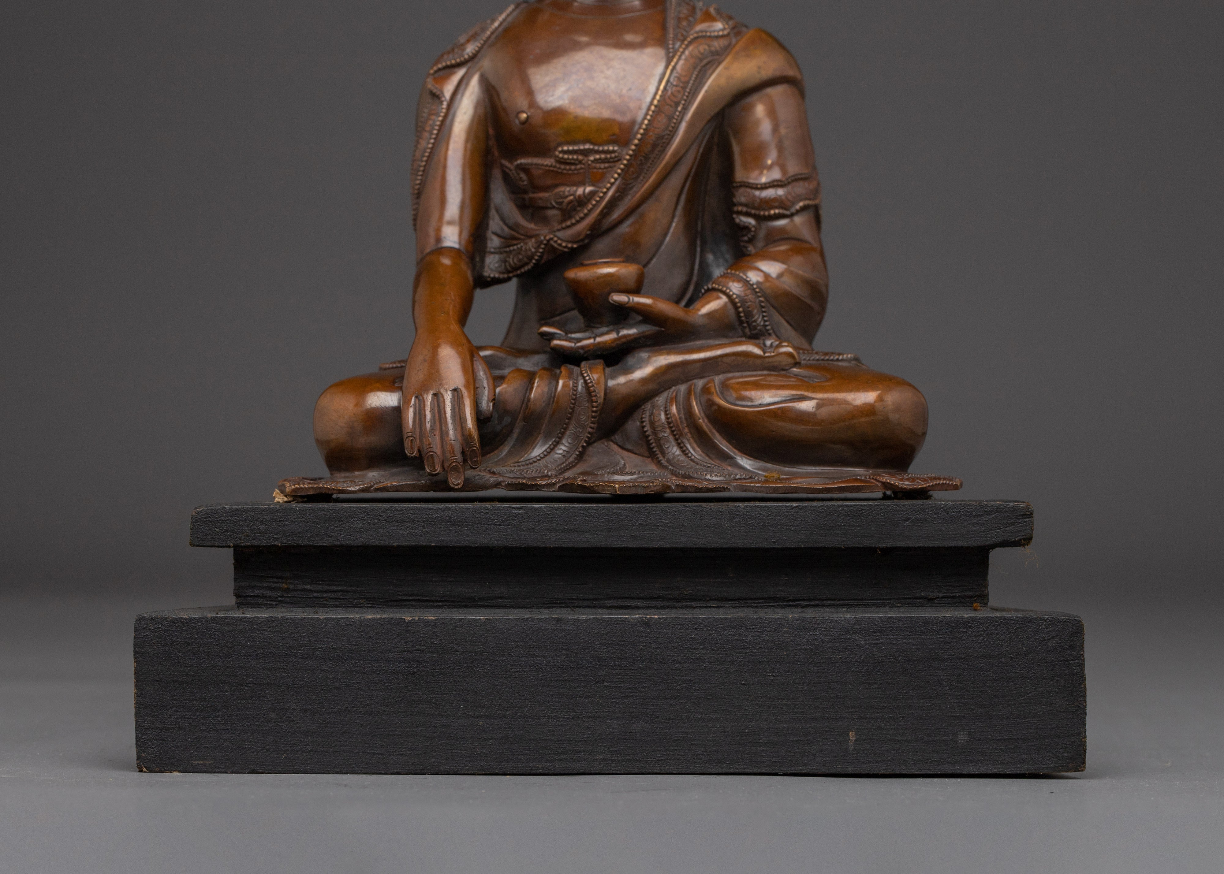 Shakyamuni Buddha Statue: Oxidized Copper Artwork
