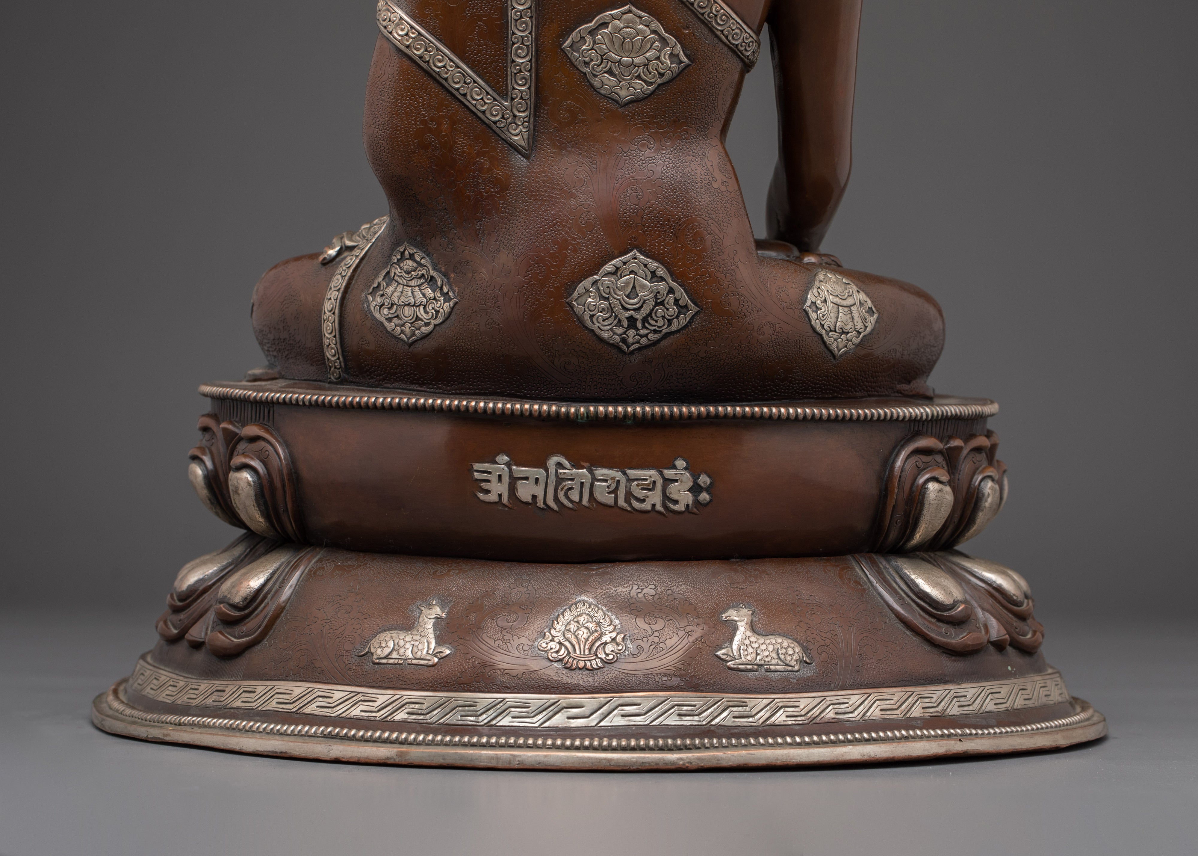 Shakyamuni Buddha Statue in Silver-Plated Oxidized Copper | Buddhist Statue for Meditation