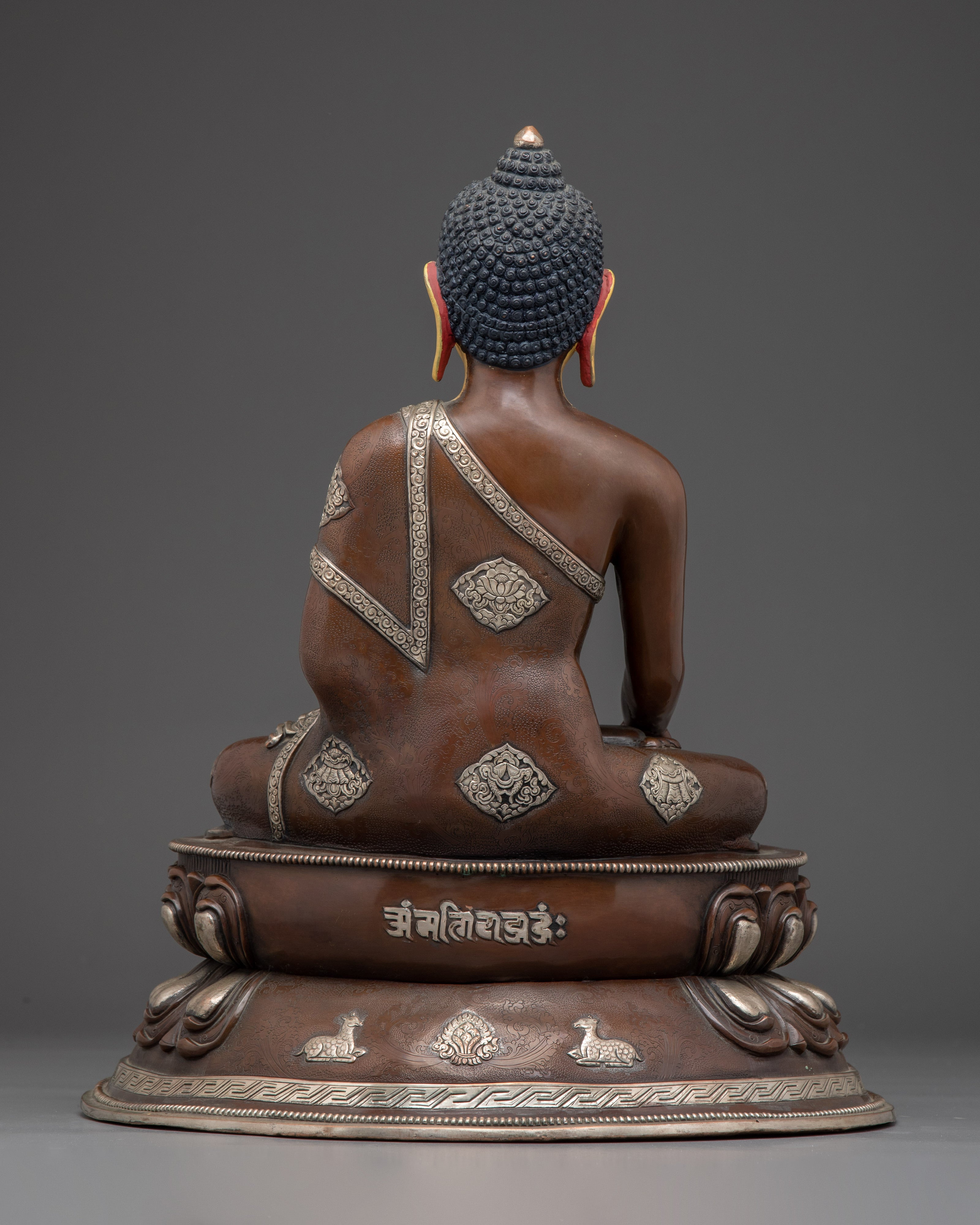 Shakyamuni Buddha Statue in Silver-Plated Oxidized Copper | Buddhist Statue for Meditation