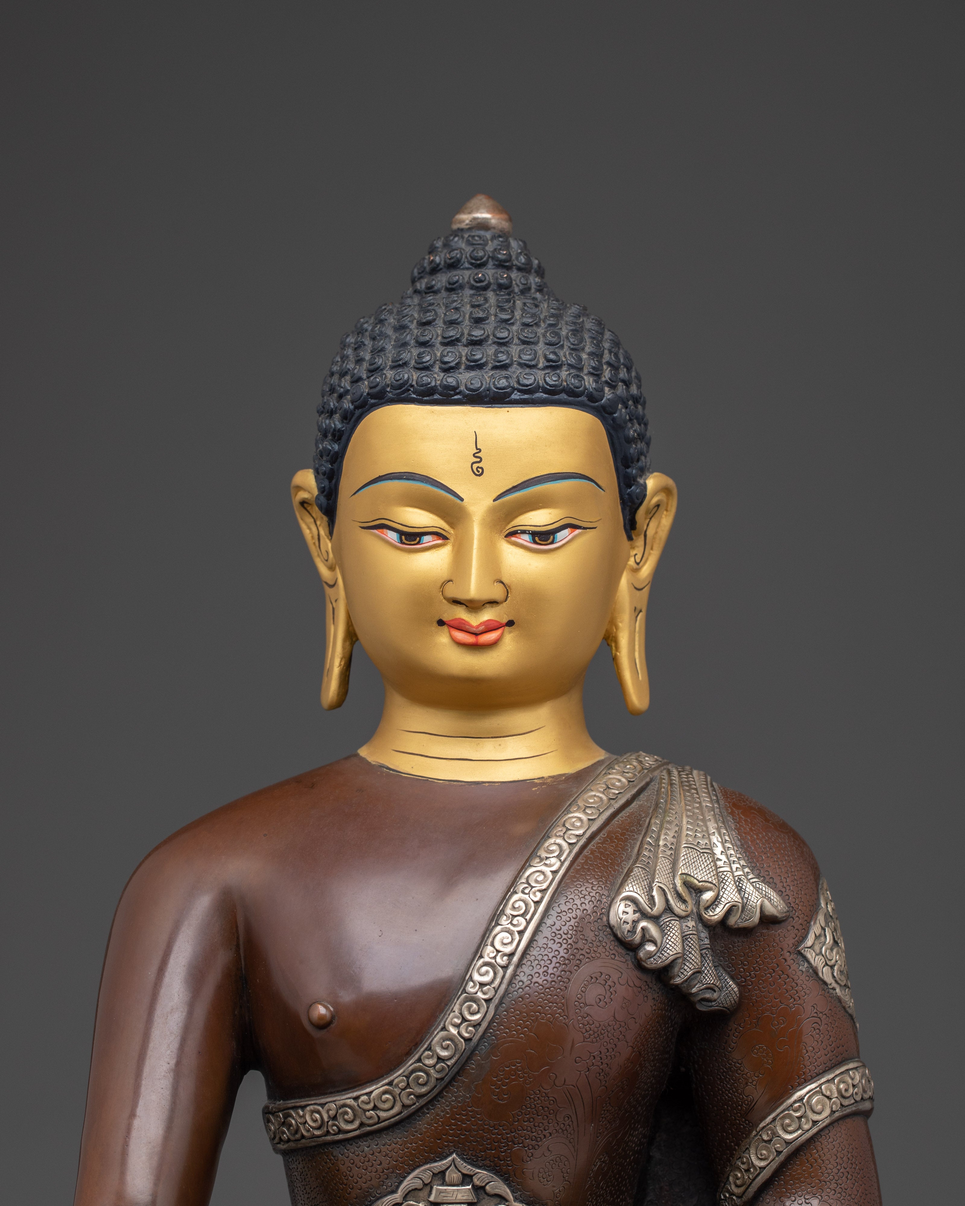 Shakyamuni Buddha Statue in Silver-Plated Oxidized Copper | Buddhist Statue for Meditation