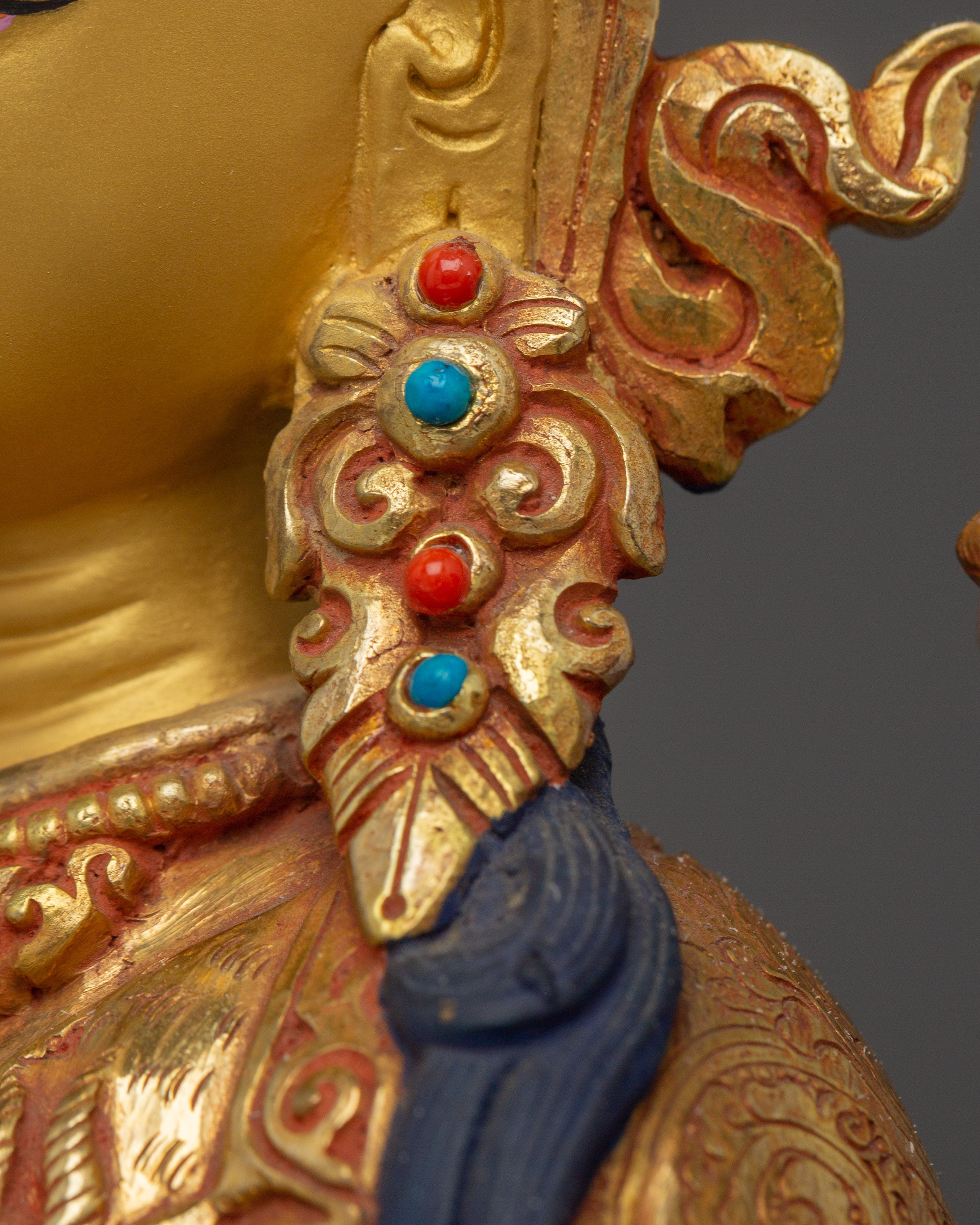 Chenrezig statue Gold Gilded with Gemstones | Bodhisattva for Meditation