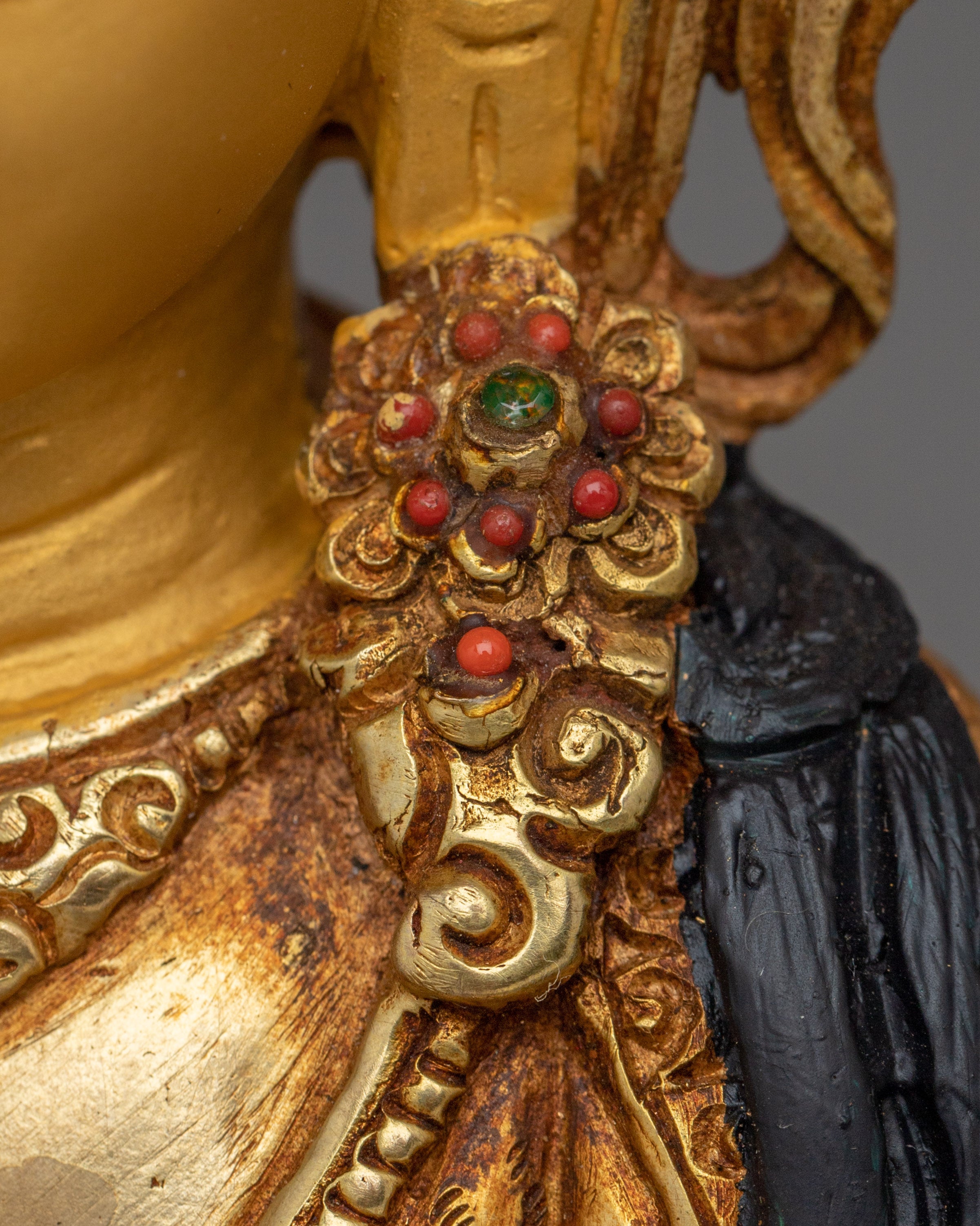 Divine Bodhisattva chenrezig Statue: Lord of Compassion