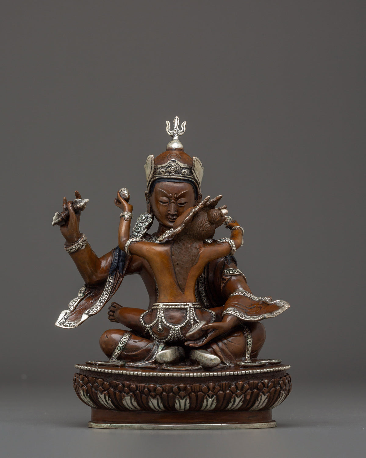 sacred-guru-rinpoche-with-consort-statue