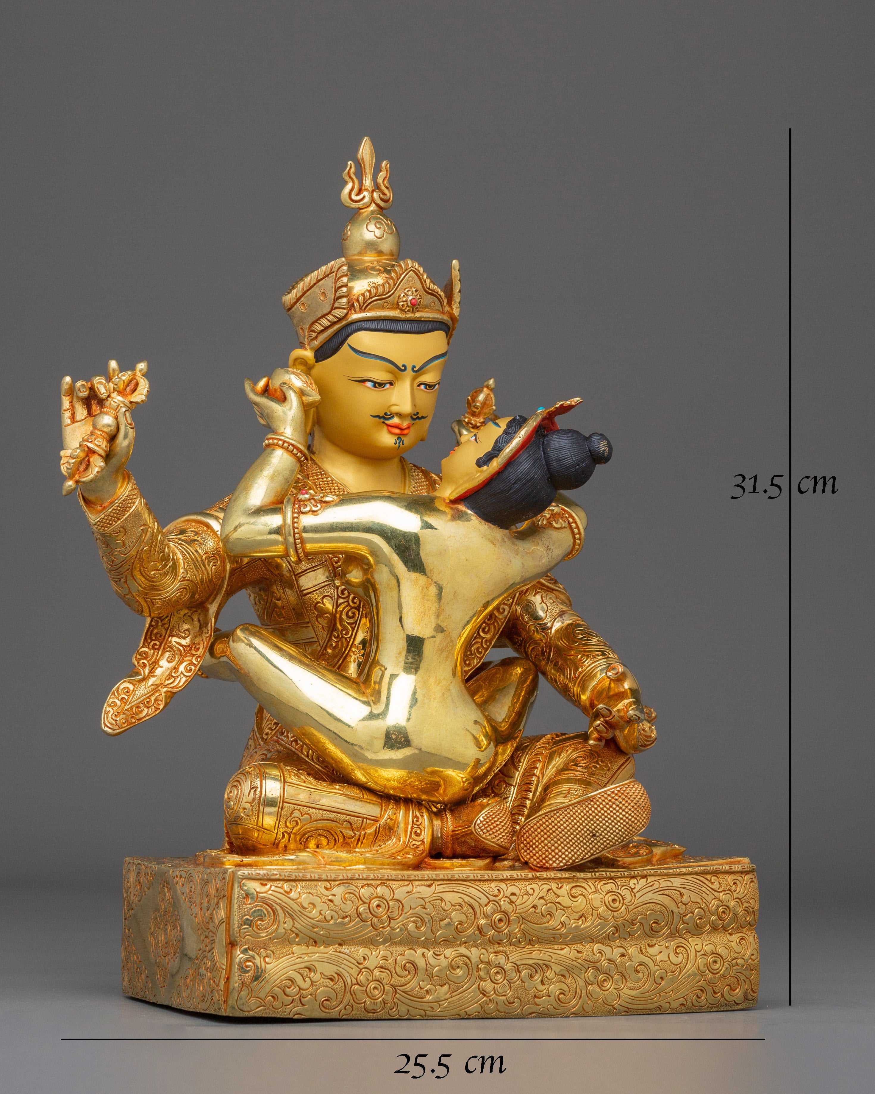 himalayan-guru-rinpoche-with-consort-statue