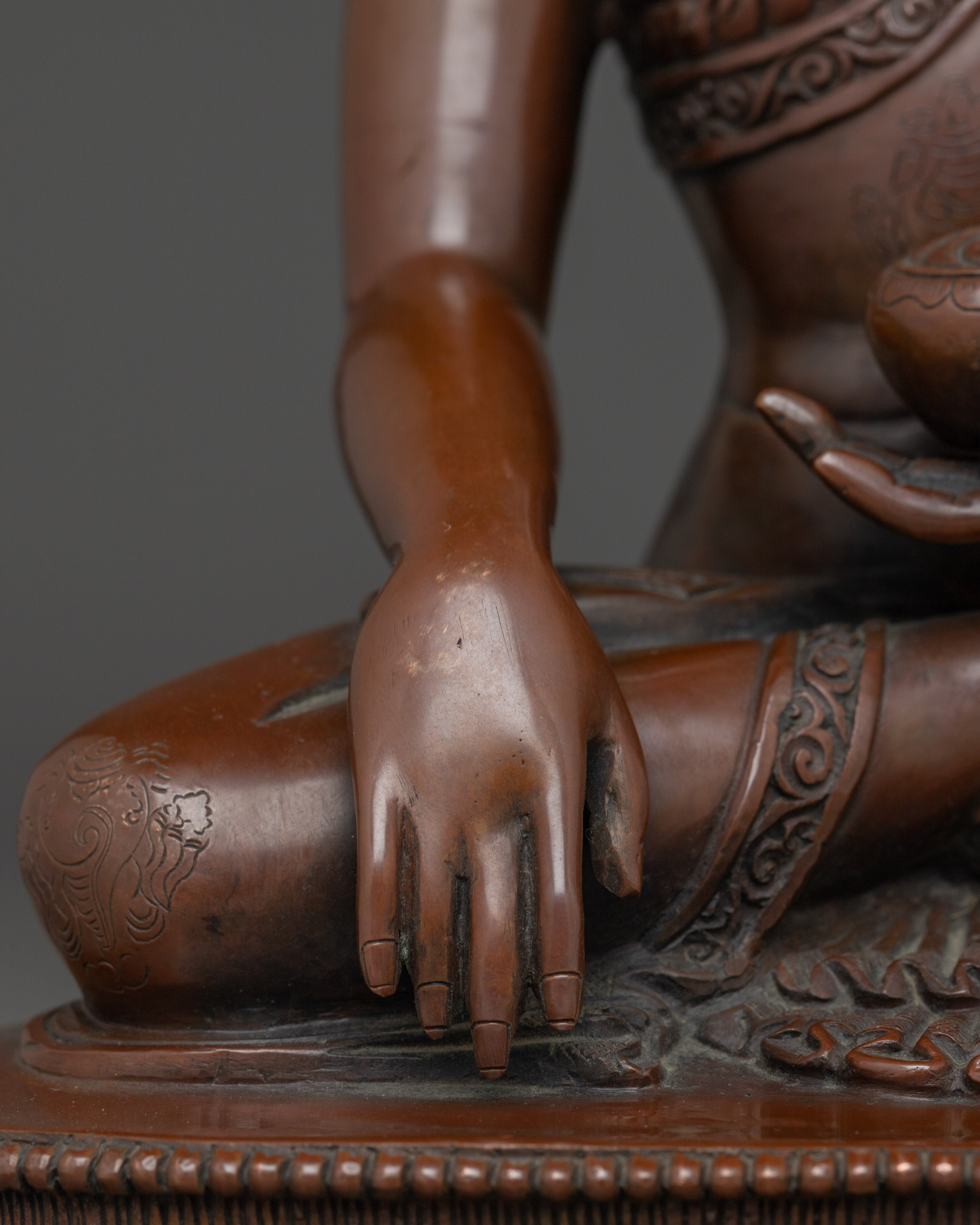 Buddha Shakyamuni Statue: The Enlightened Teacher