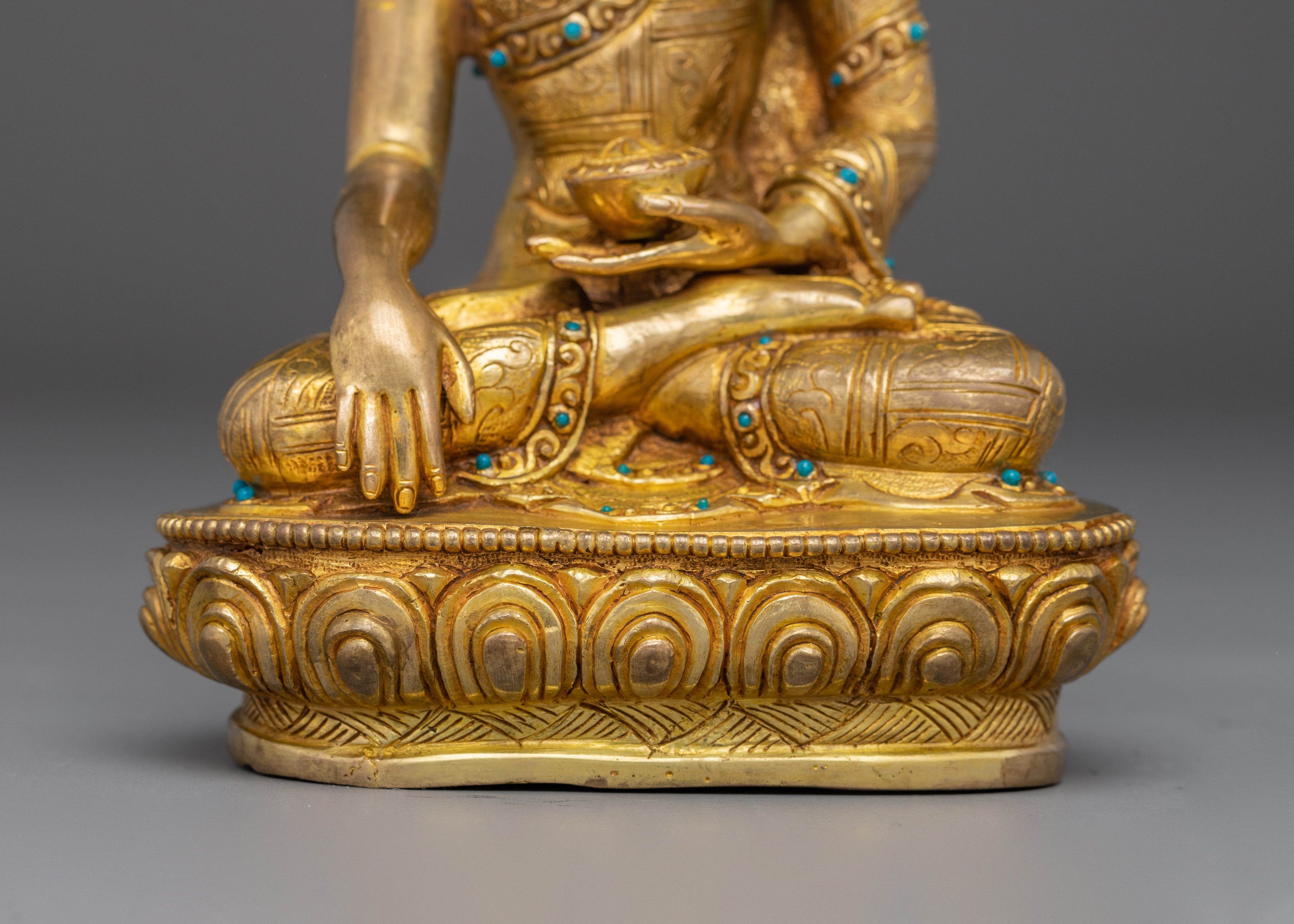 Golden Sculpture of Shakyamuni Buddha | The Sage of Shakyas