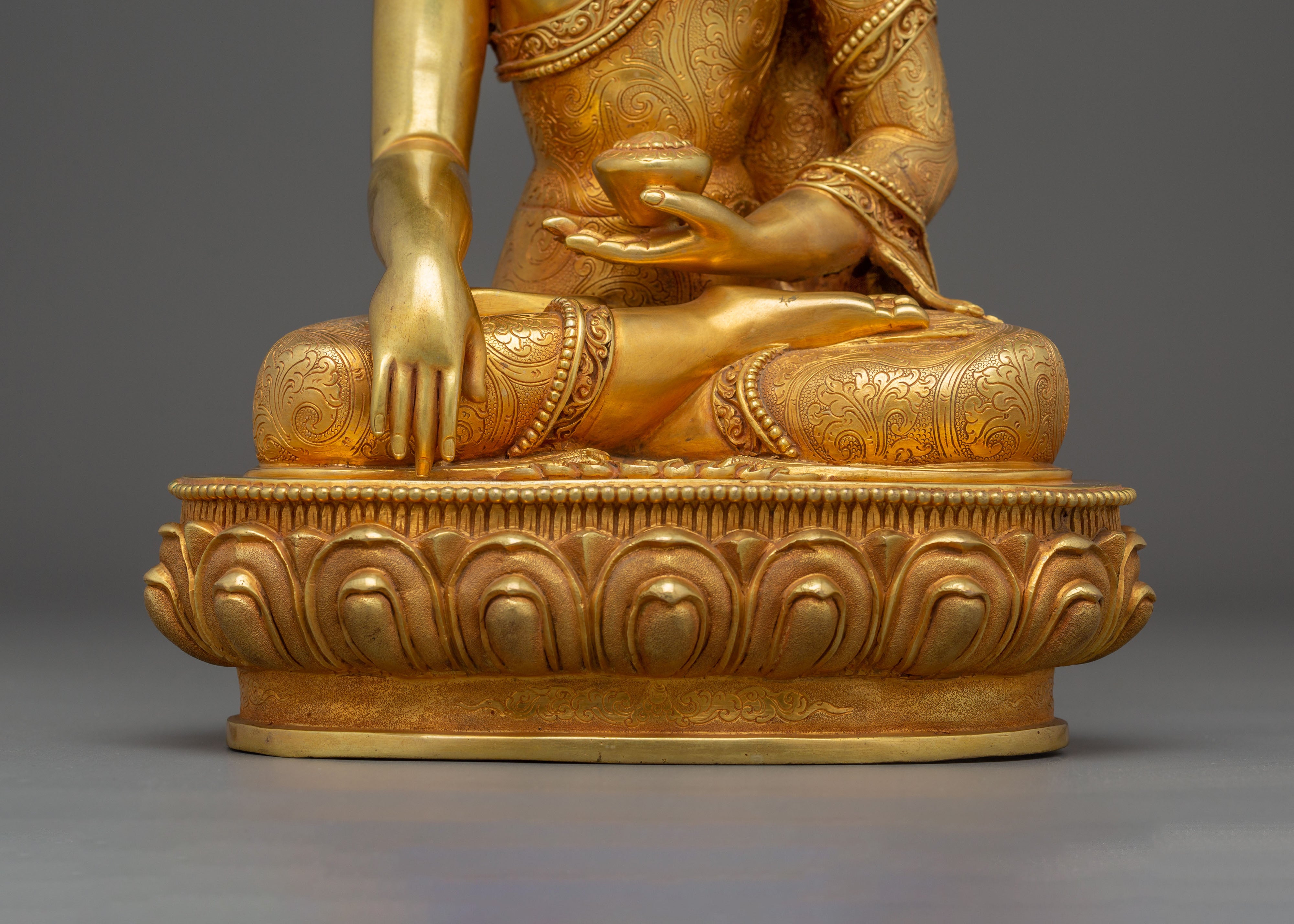 Shakyamuni Buddha Statue: Symbol of Power and Wisdom