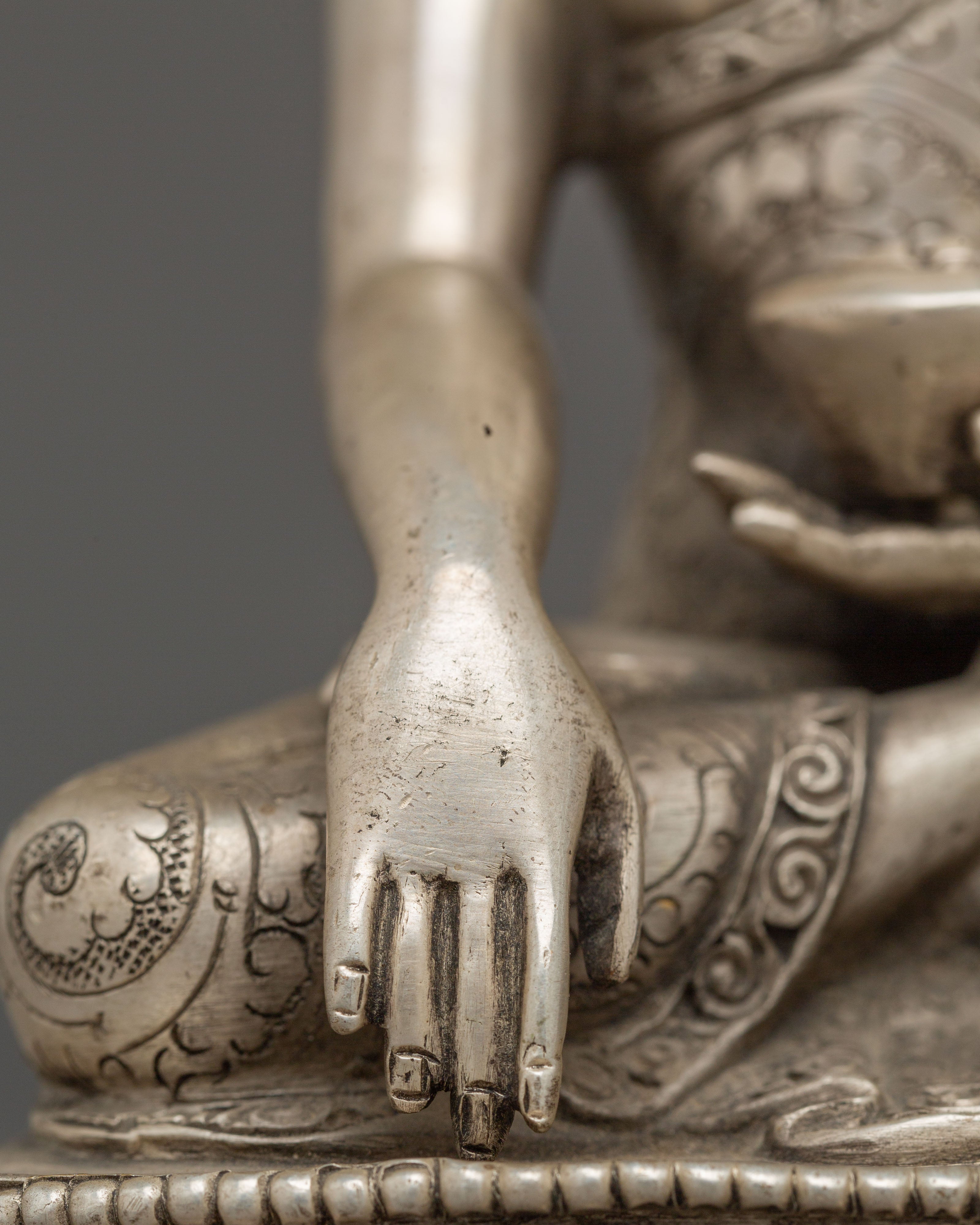 Shakyamuni Statue : Buddha of Power and Wisdom