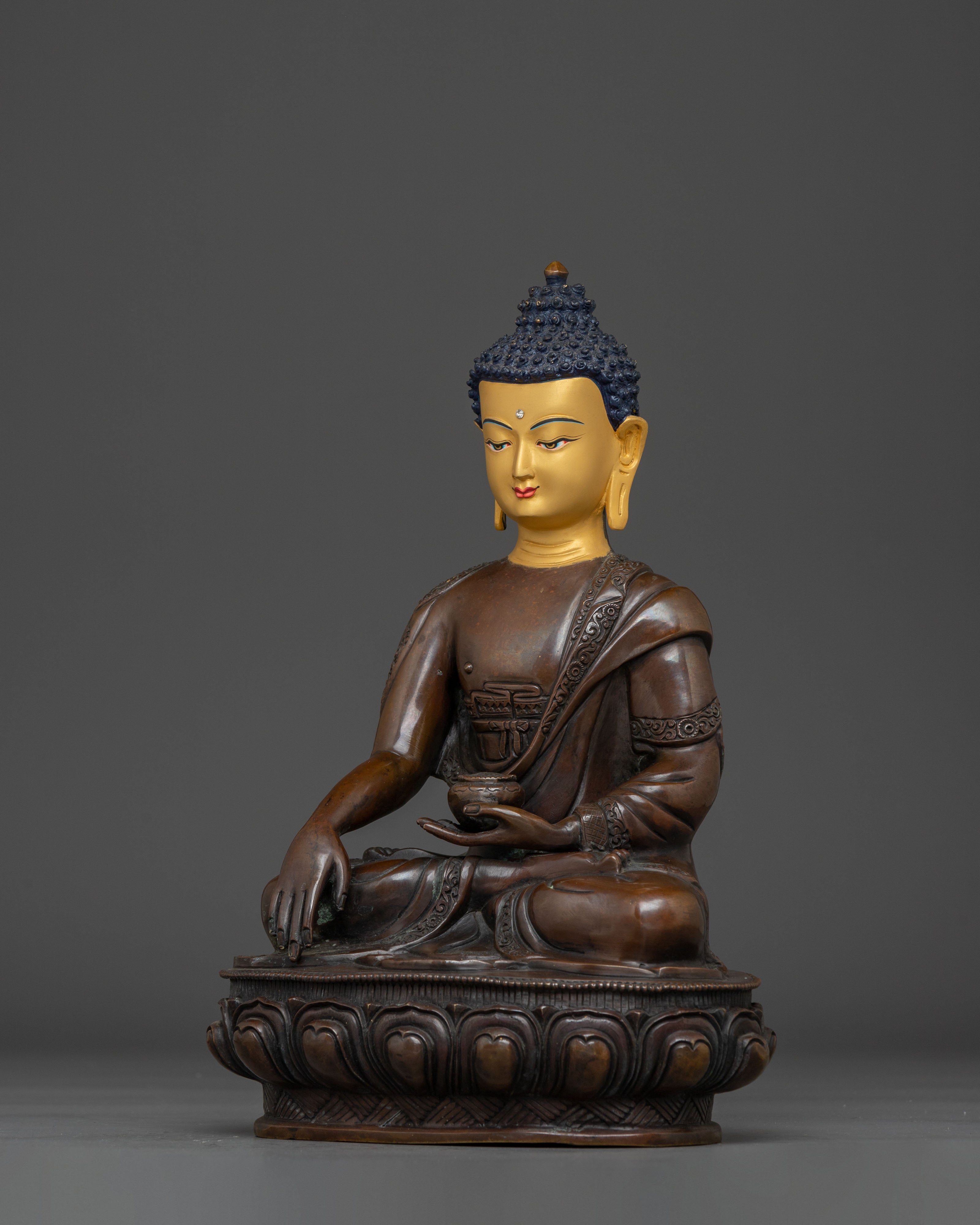 Oxidized Copper Statue of Buddha Shakyamuni