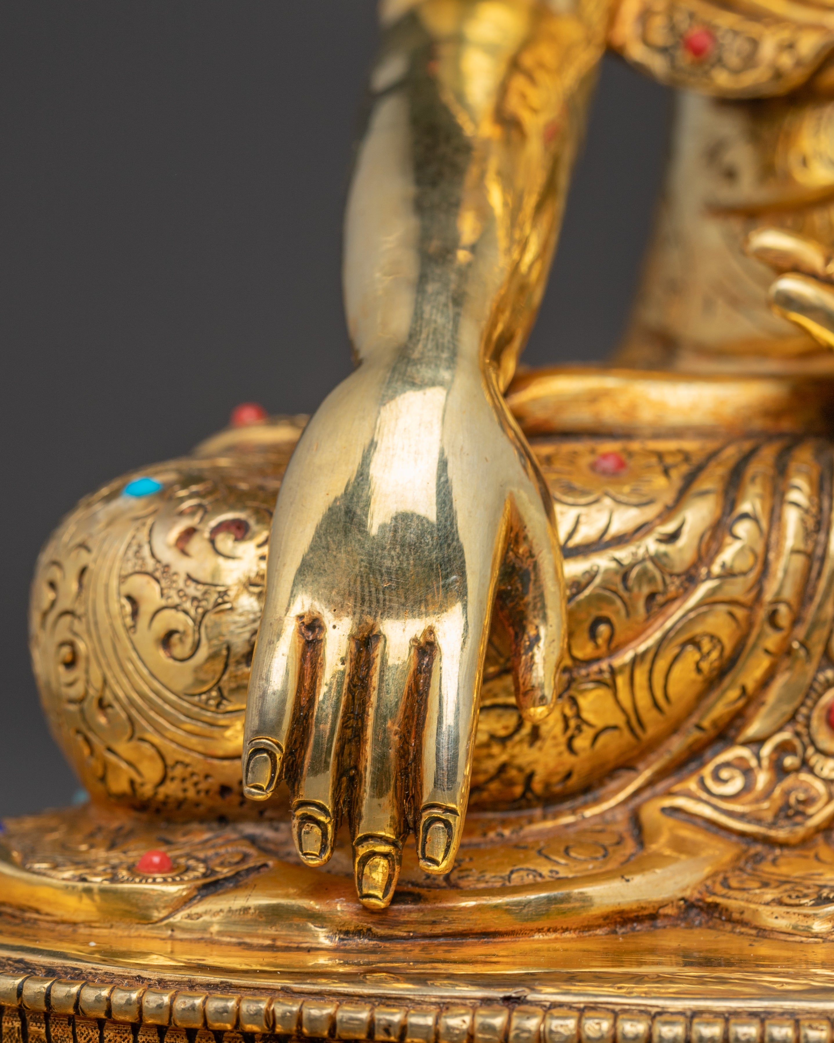 Shakyamuni Buddha Statue: Symbol of Power and Wisdom