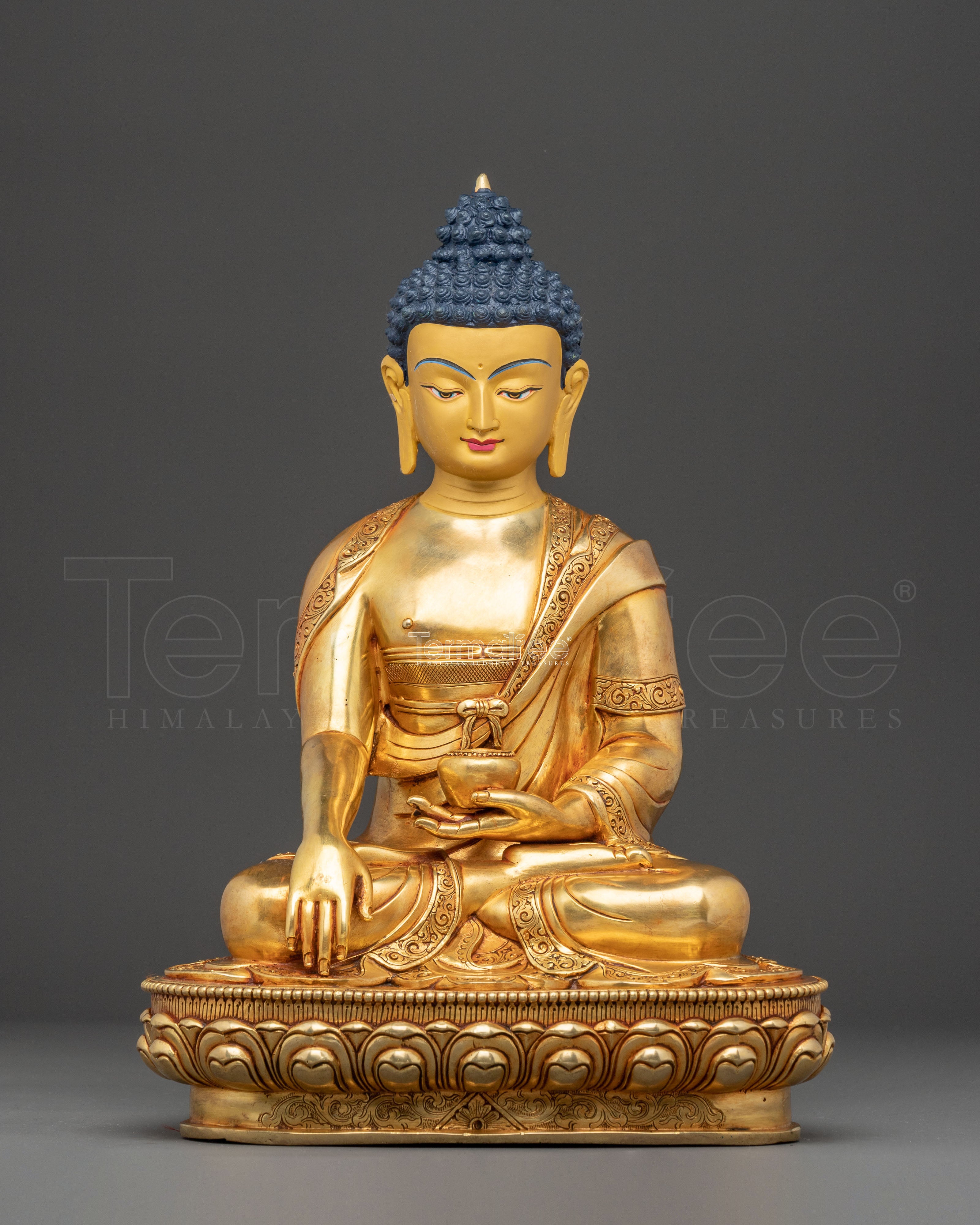 Handmade Radiant Sculpture of Buddha Shakyamuni