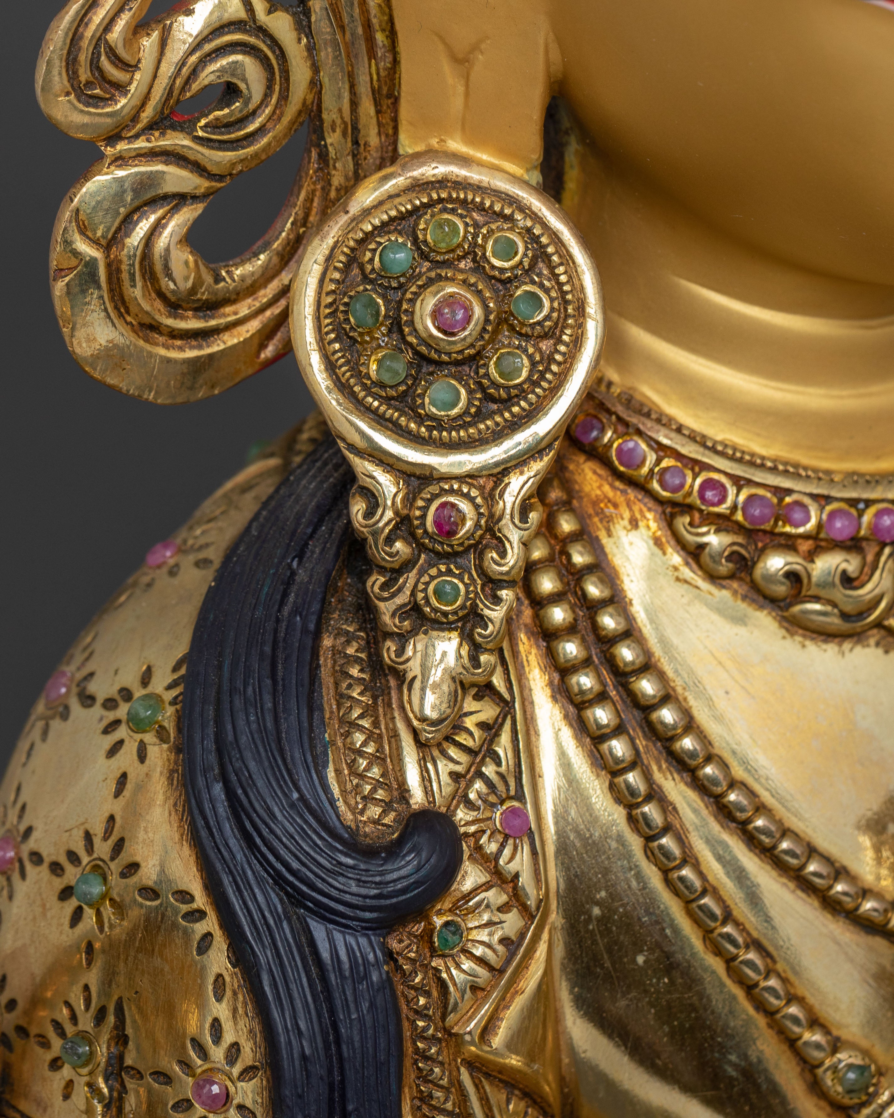 Peaceful Chenrezig Buddha Statue | Hand-Gilded Serenity