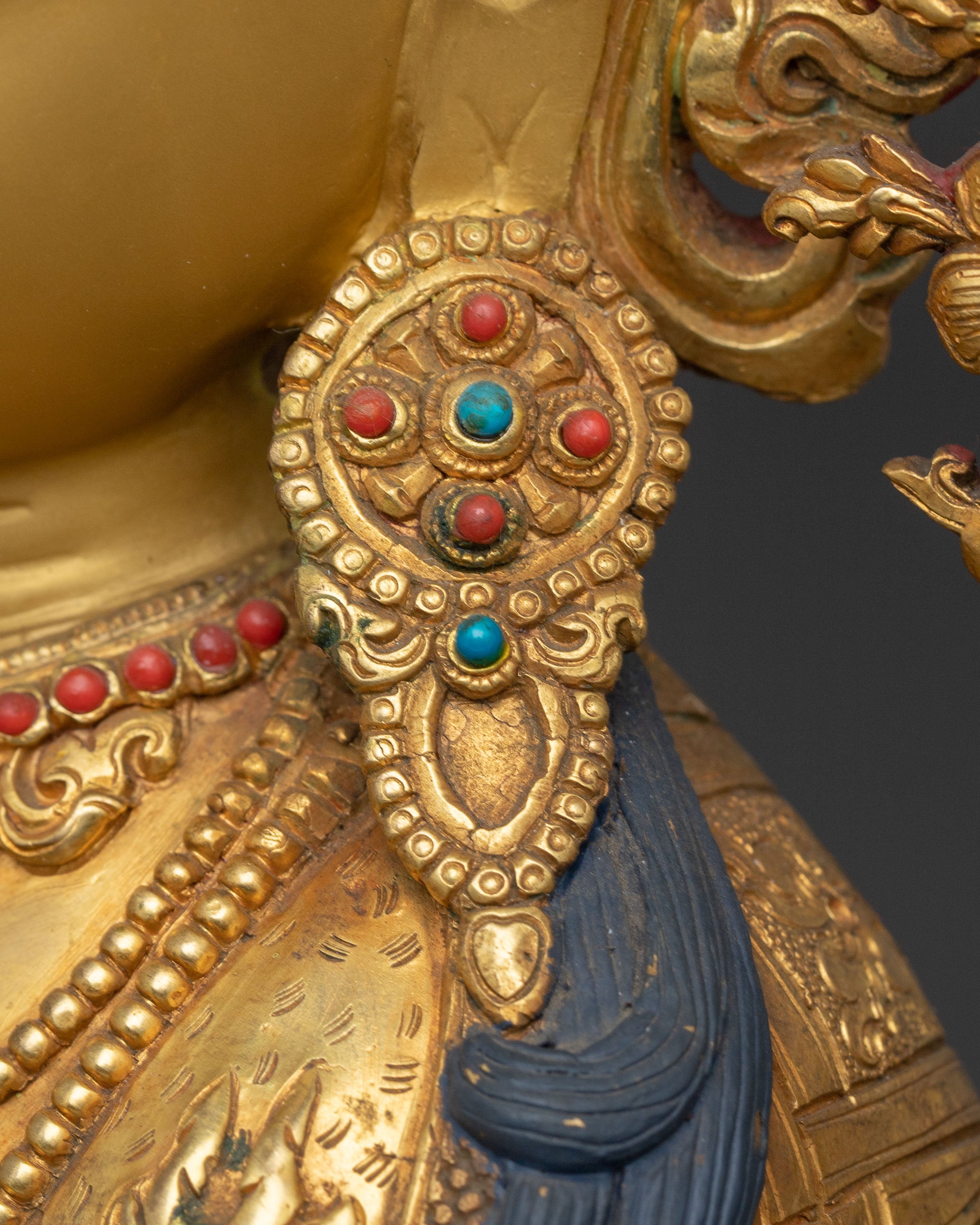 Compassionate Chenrezig Buddha Statue | Gold-Gilded Serenity