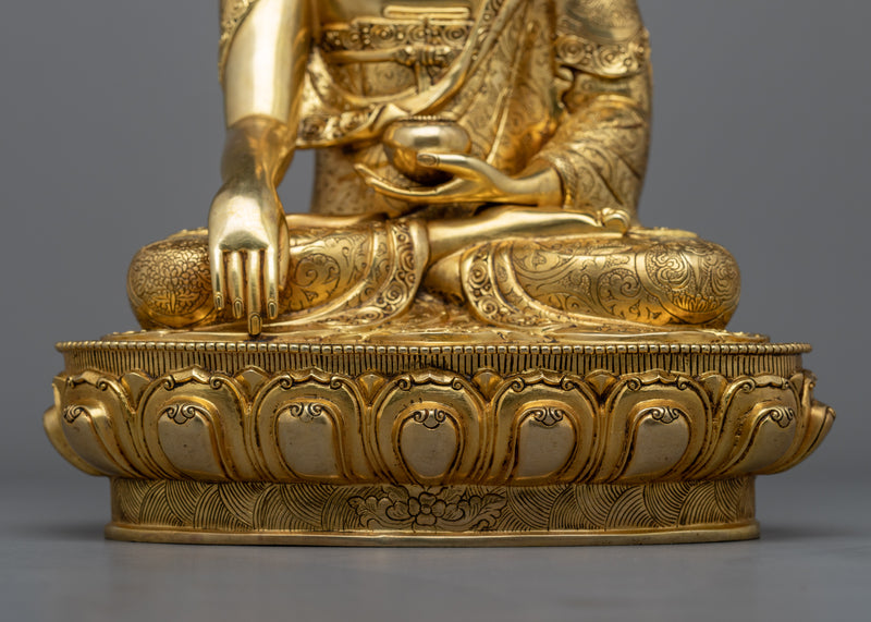 Statue of a Buddha Shakyamuni | Spiritual and Decorative Inspiration
