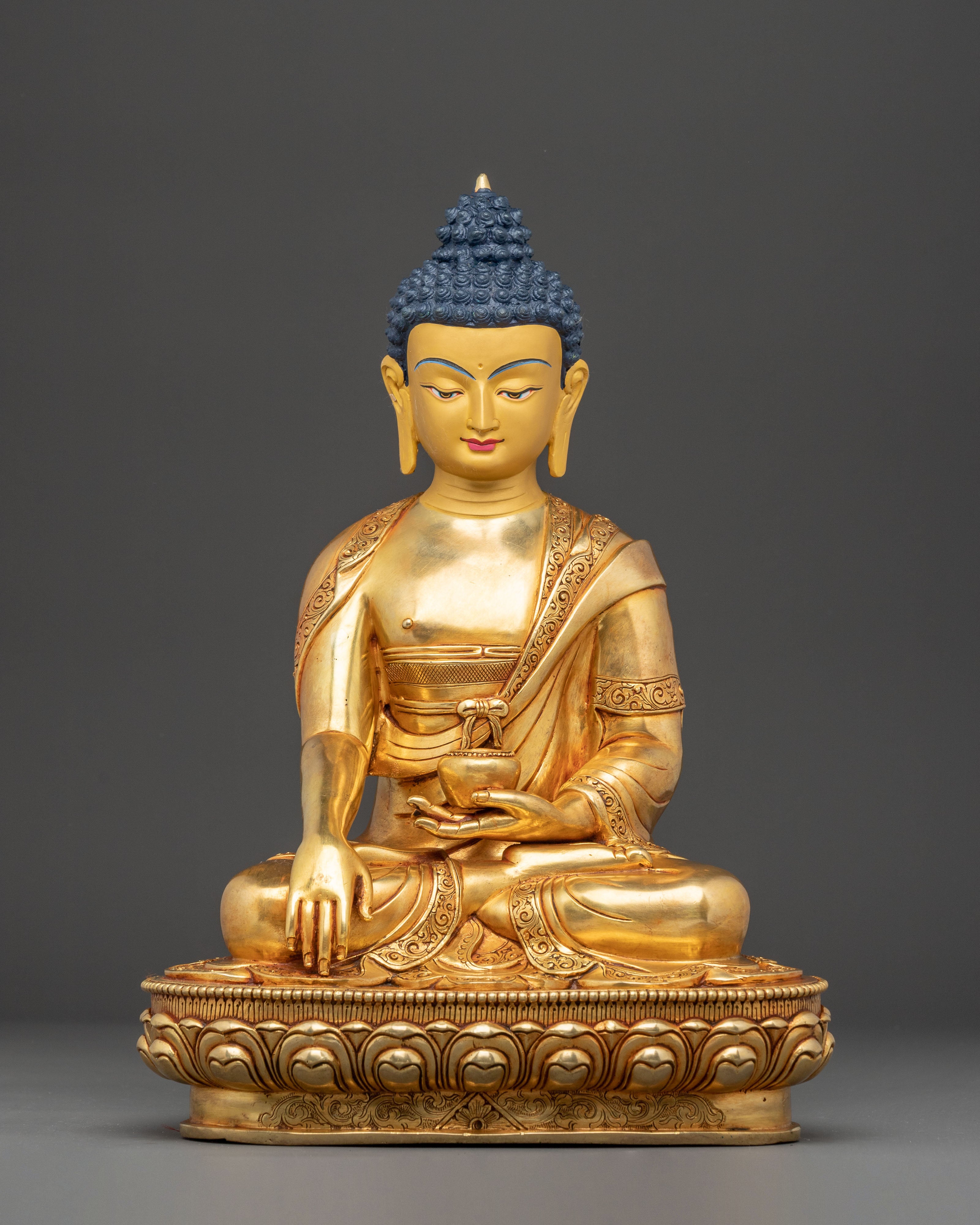 Handmade Radiant Sculpture of Buddha Shakyamuni
