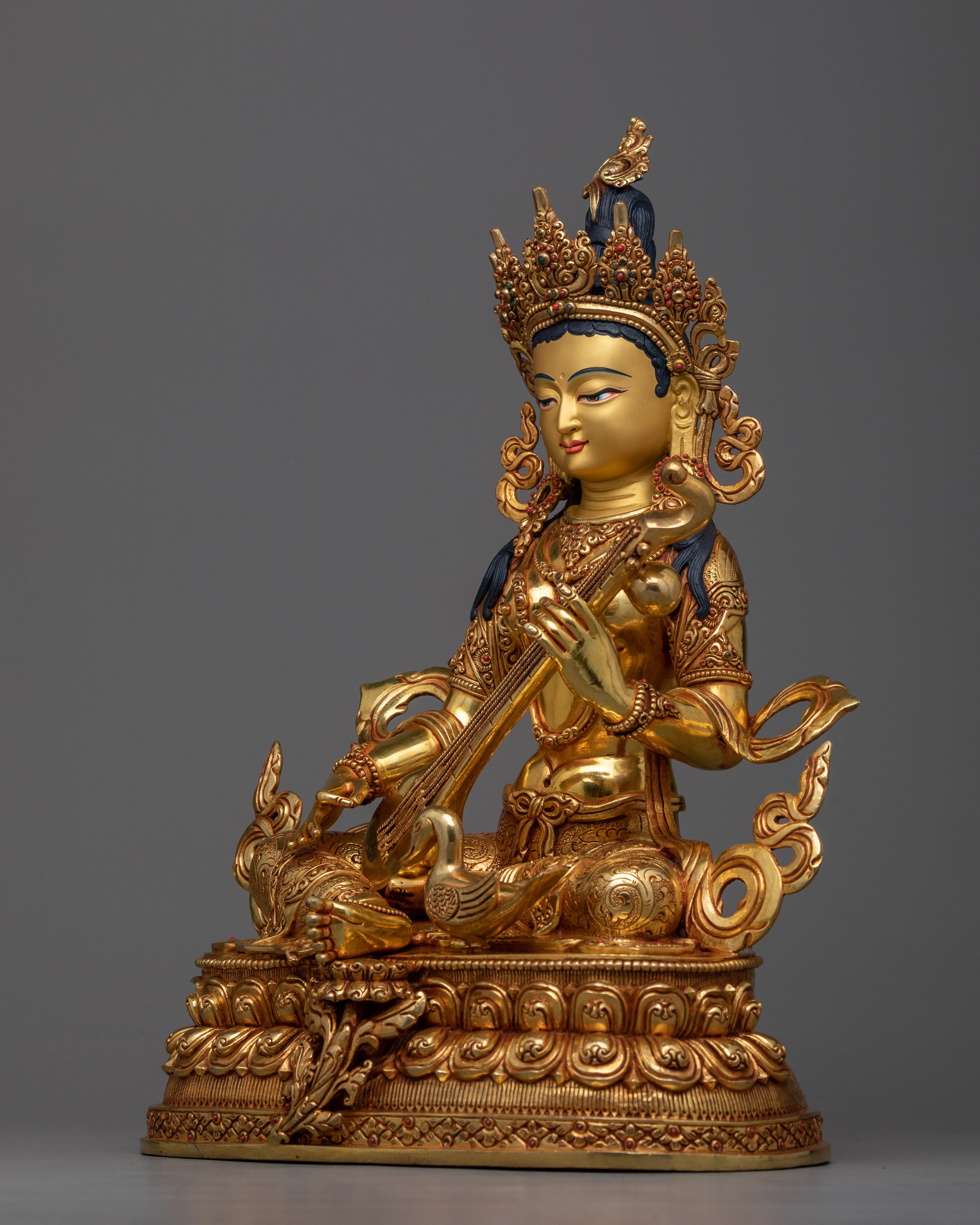 saraswati-hindu-statue