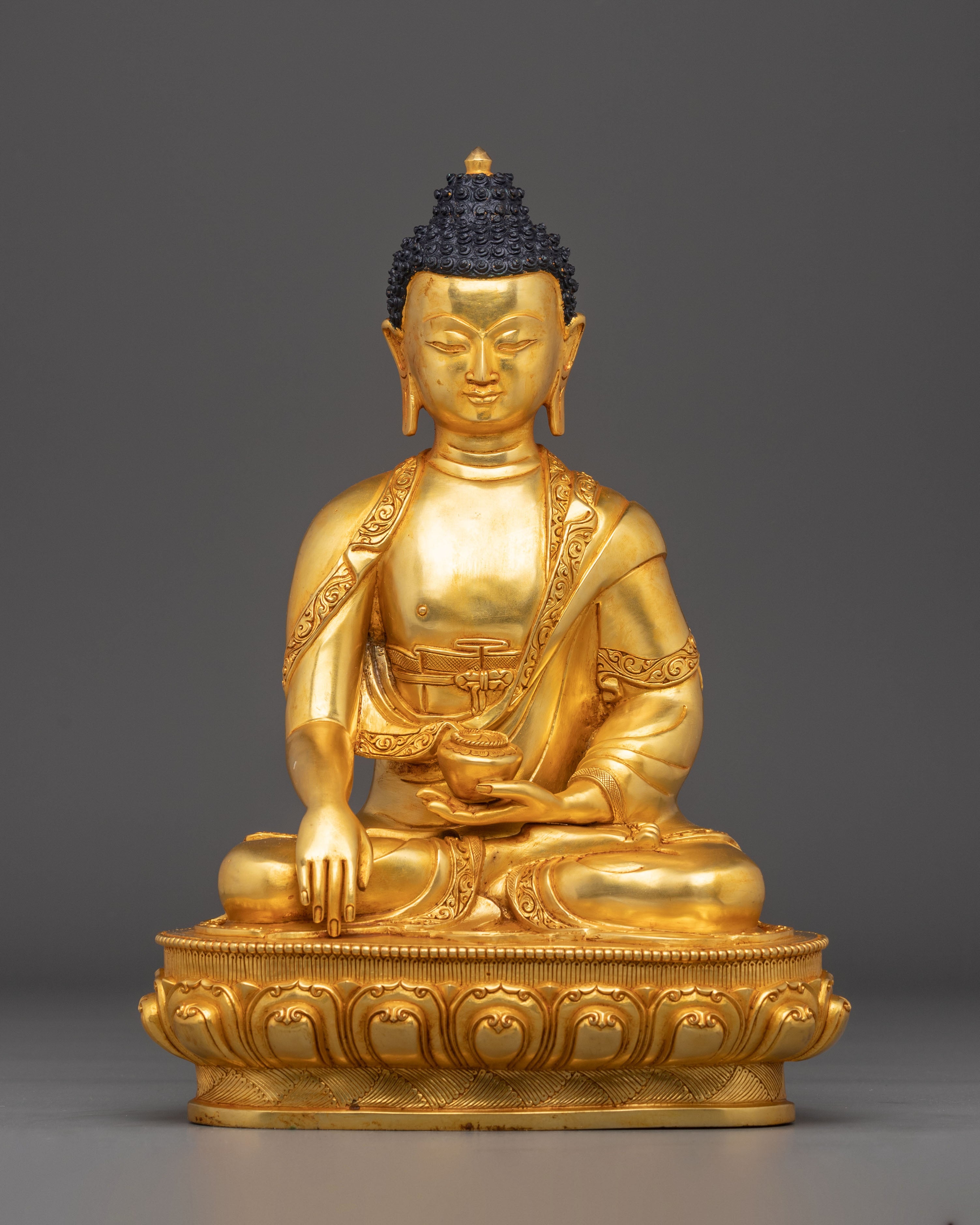 Radiant Statue of Buddha Shakyamuni | Embodiment of Enlightenment