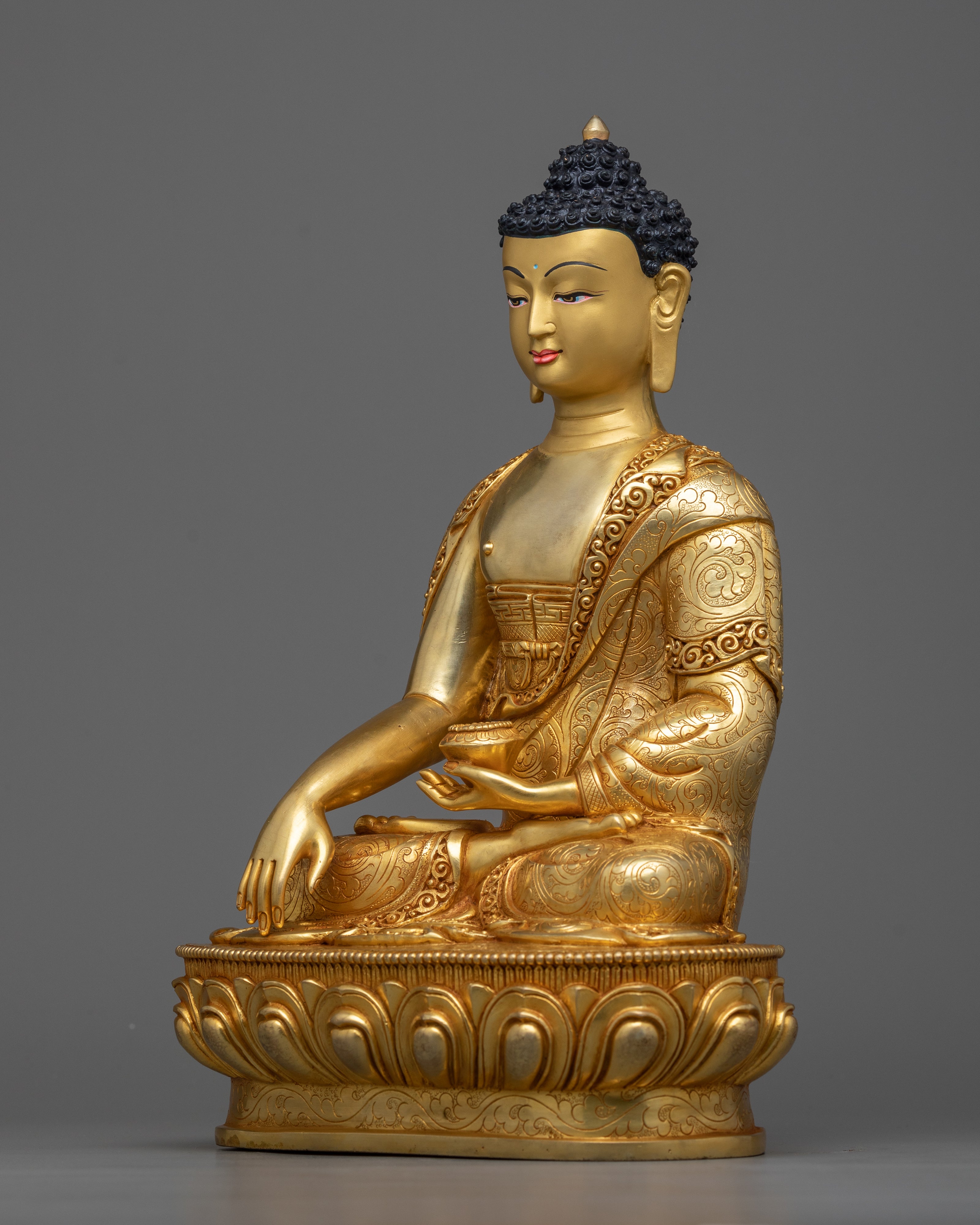 shakyamuni-buddha-carving-statue