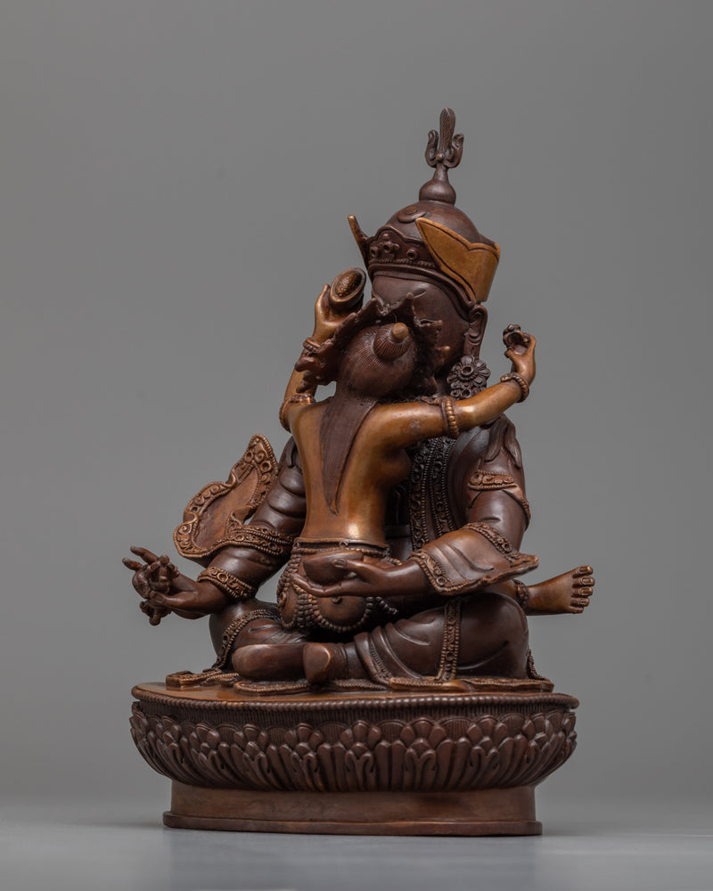 guru-rinpoche-consort-statue
