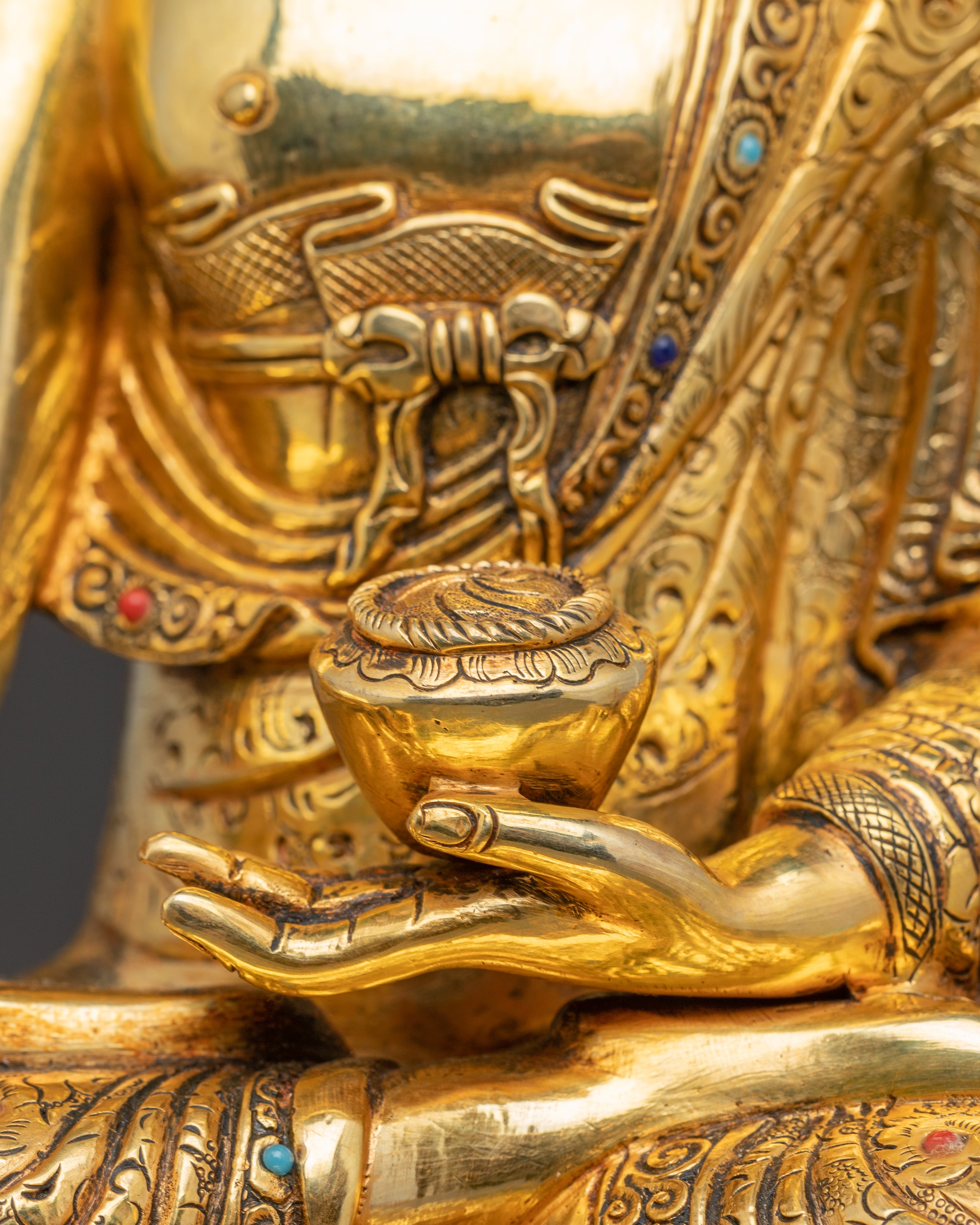 Shakyamuni Buddha Statue: Symbol of Power and Wisdom