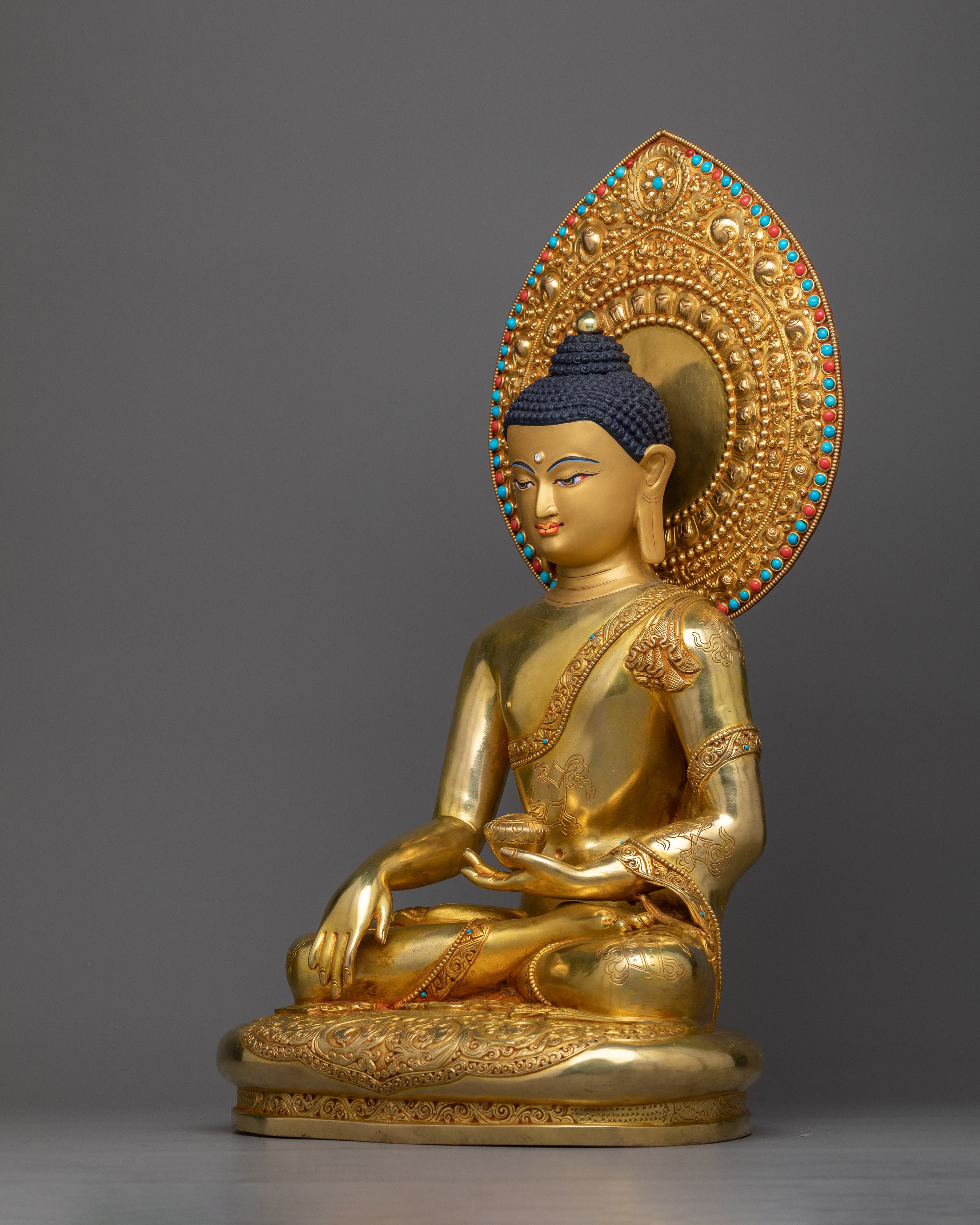 siddhartha-gautama-buddha gilt statue