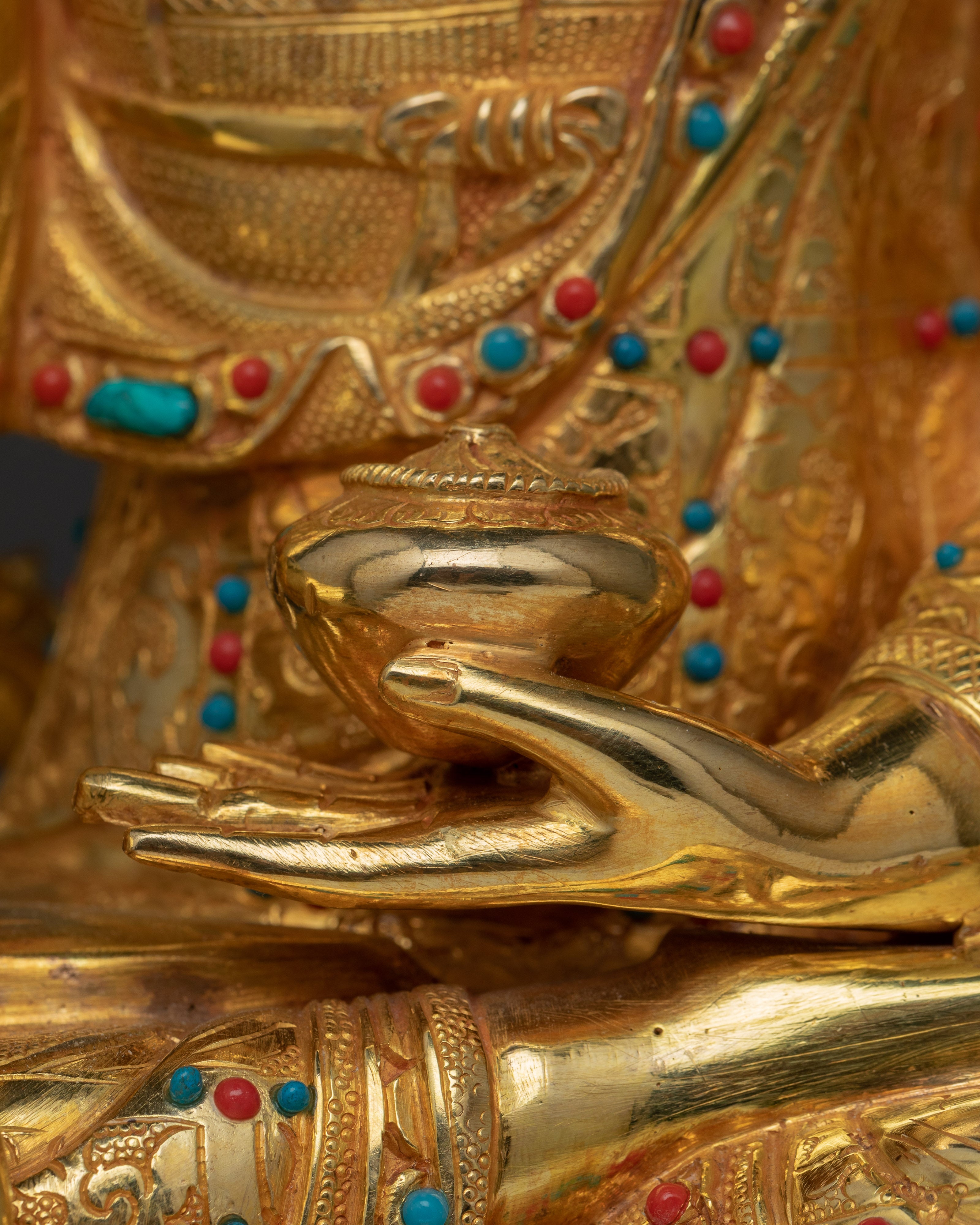 Shakyamuni Buddha Gilt Copper Sculpture | The Beacon of Enlightenment