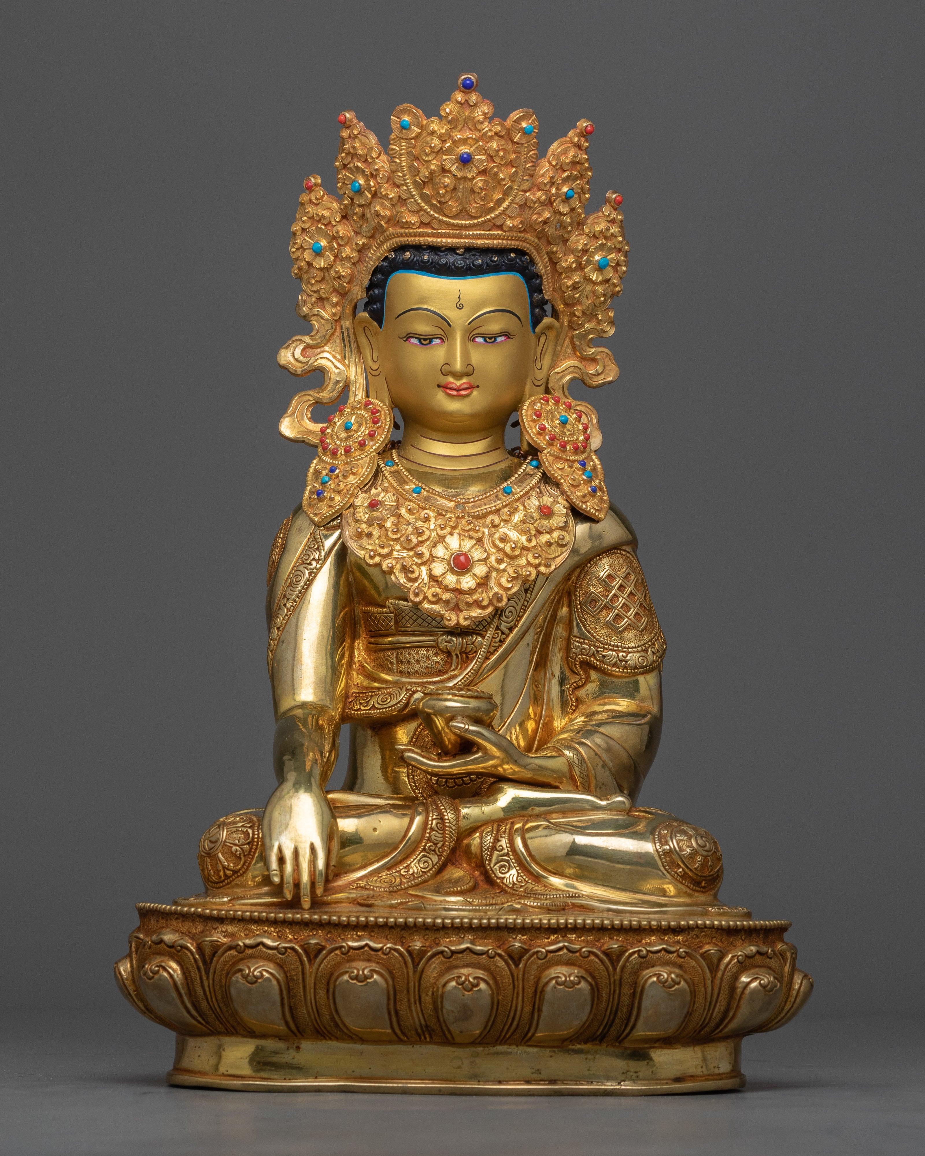 crown-buddha-shakyamuni-gilt sculpture